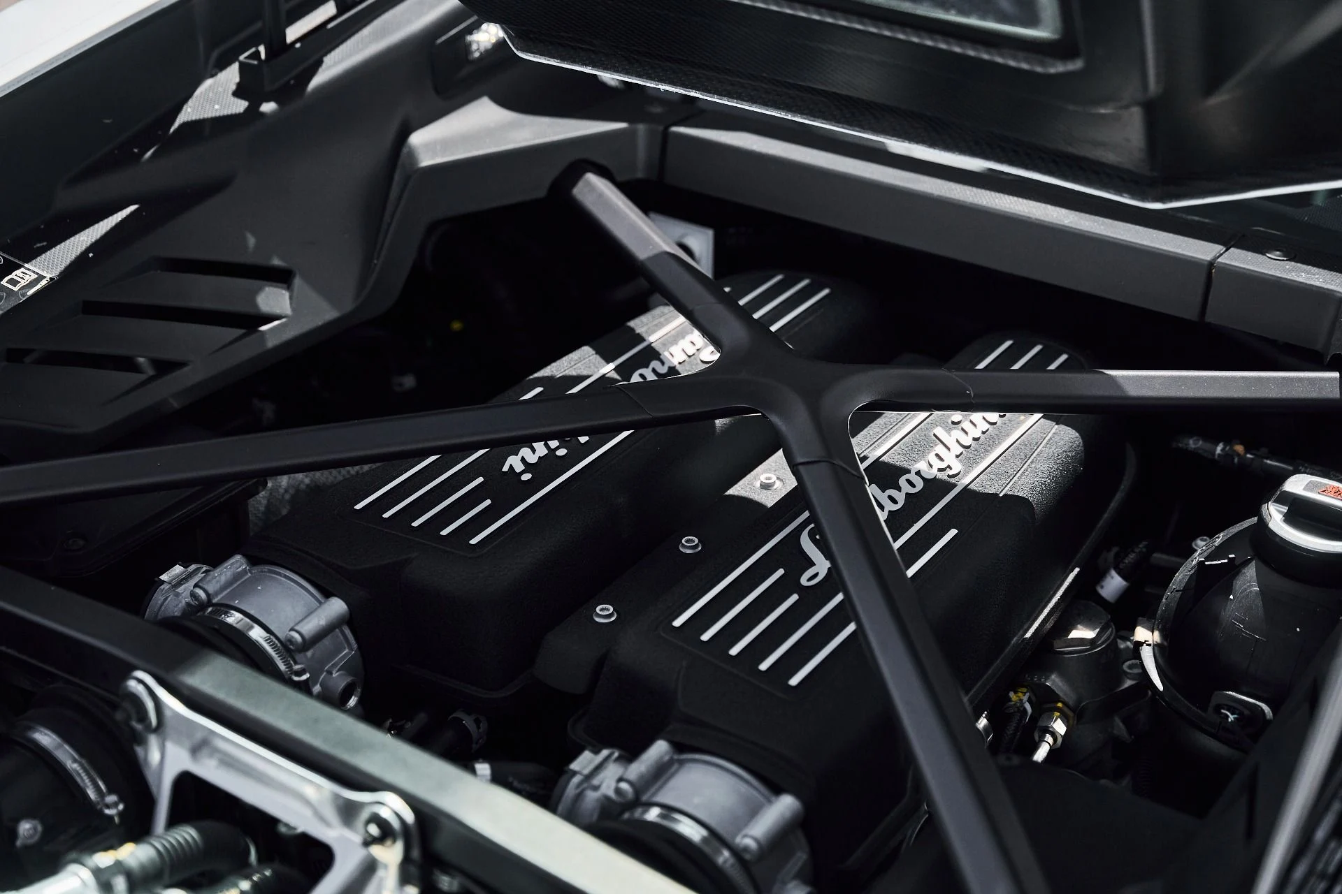 mph023_474329396_Used_2023_Lamborghini_Huracan_1778117605_b4e8eac43b