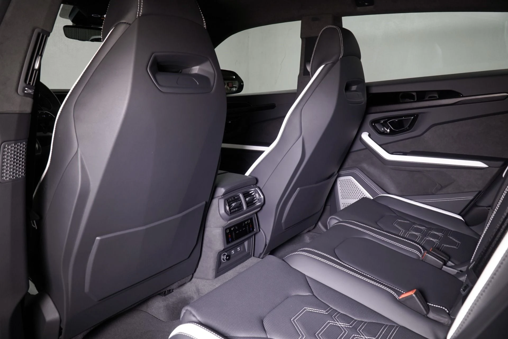 mph023_475178972_New_2025_Lamborghini_Urus_SE_1760546731_fecd06703e