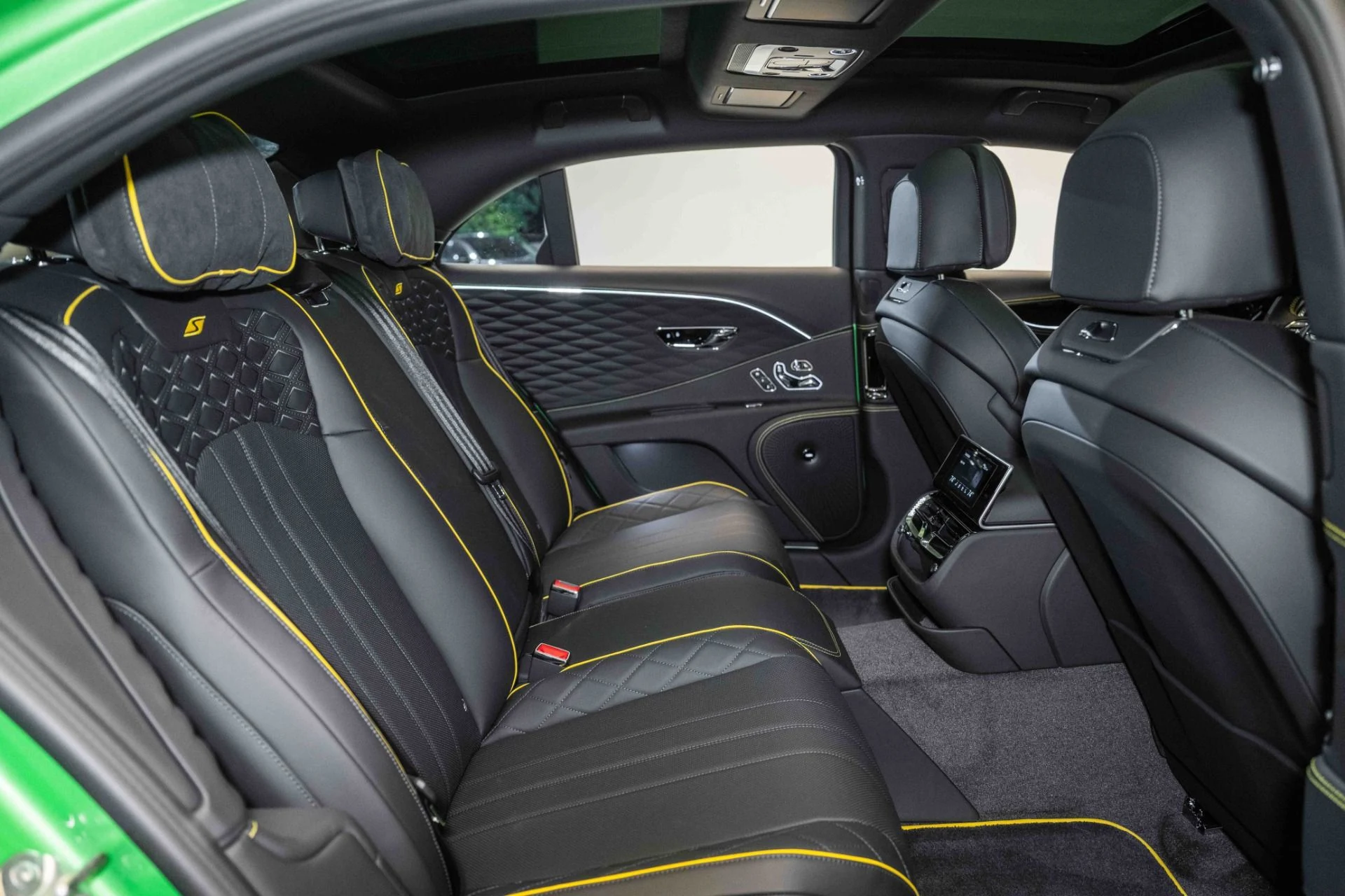 mph023_485079124_Used_2024_Bentley_Flying_Spur_S_Hybrid_1749914202_39d2063873