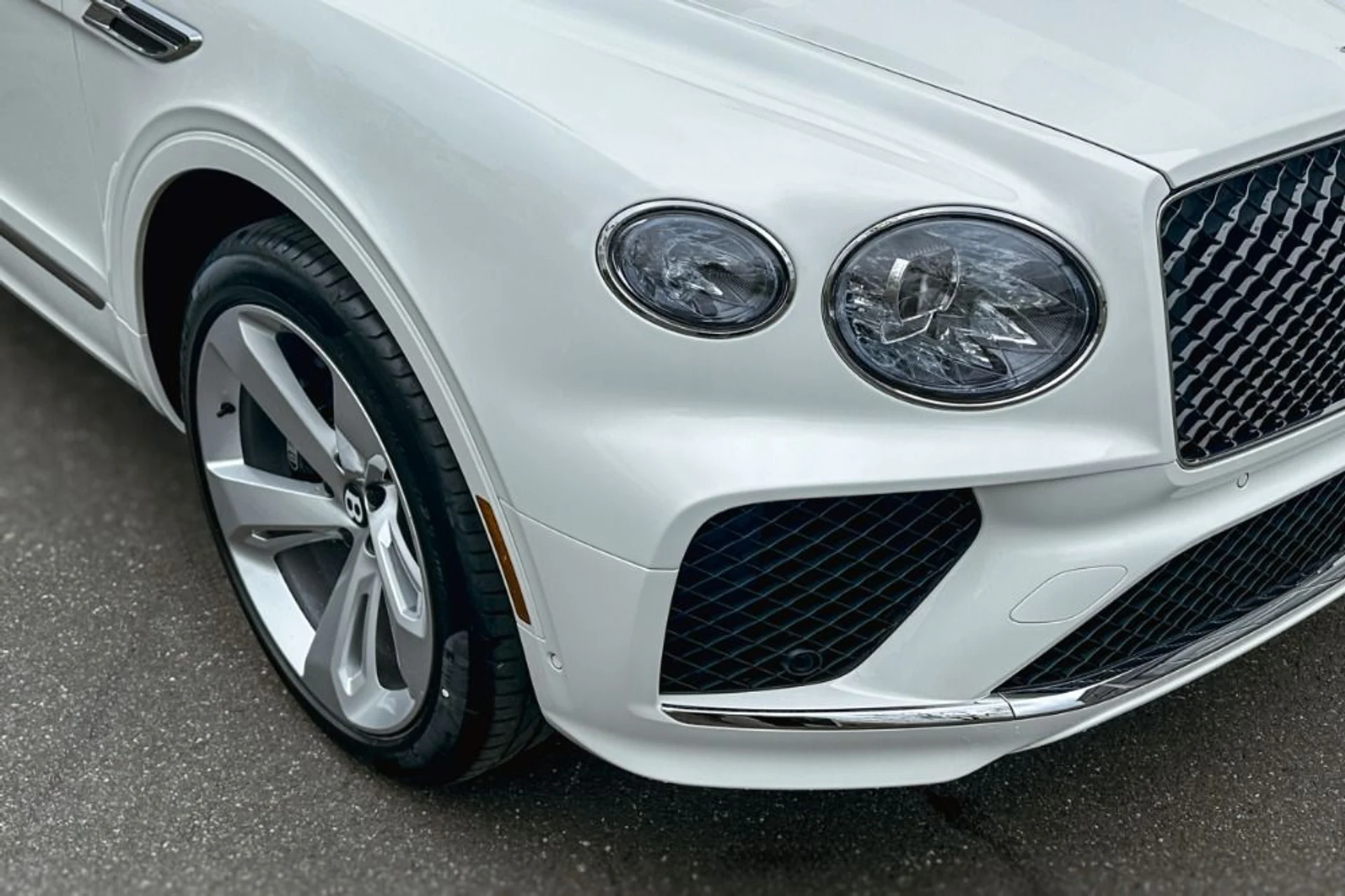 mph023_486024868_New_2026_Bentley_Bentayga_1777900453_4f1c2c5fd0