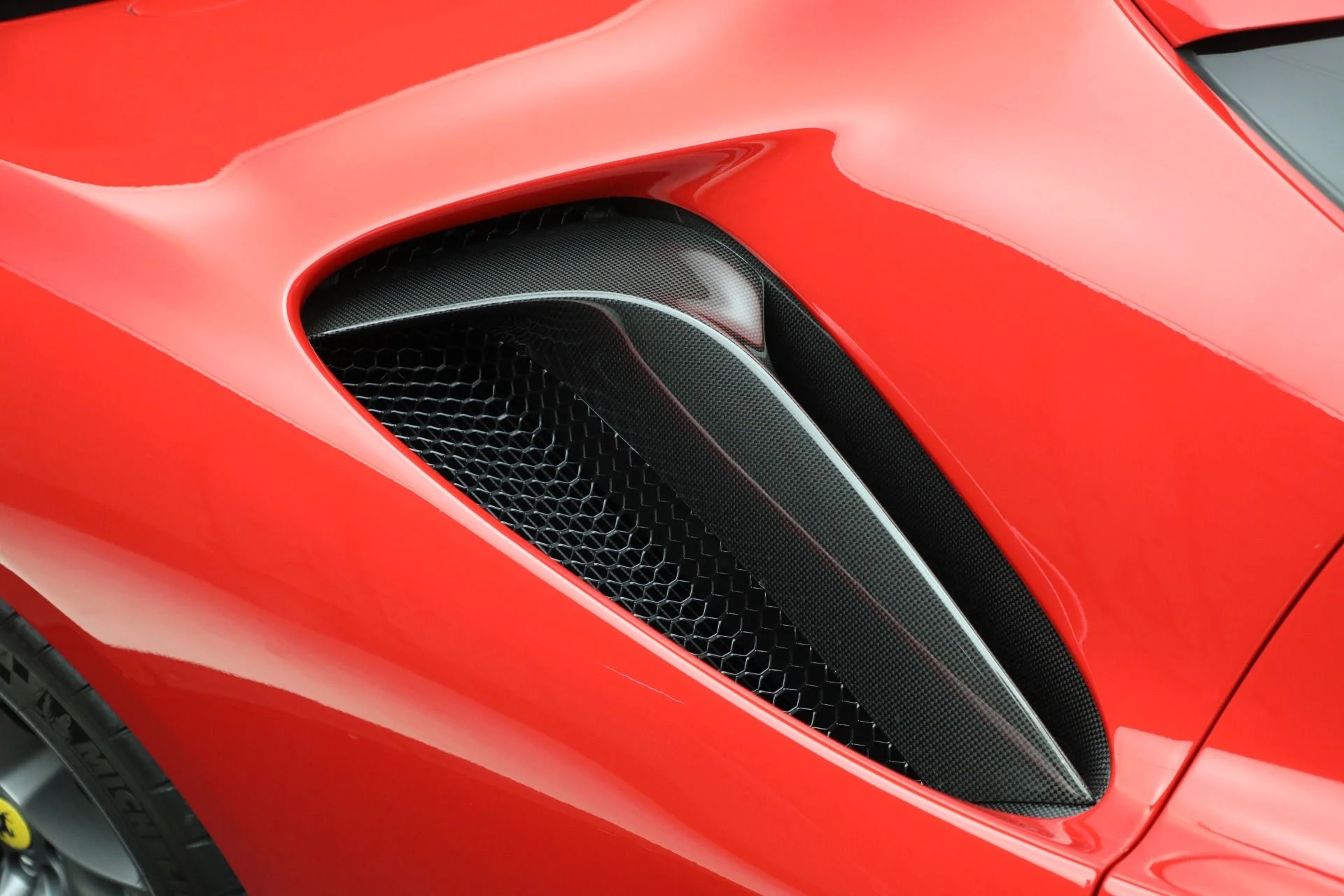 mph023_490065381_Used_2022_Ferrari_SF_90_Stradale_1761420525_fa16f6038f