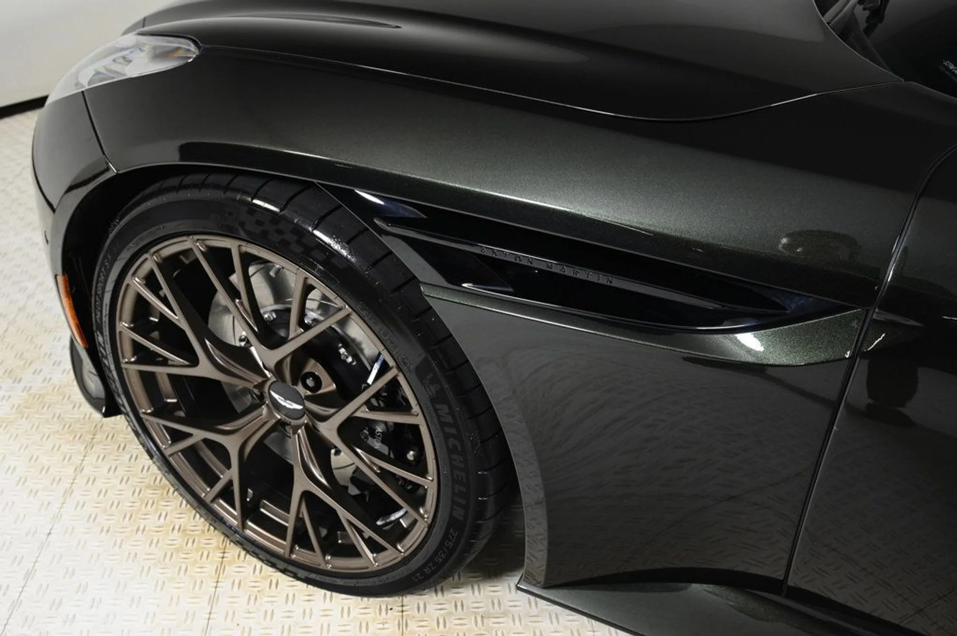 mph023_514615637_new_2026_aston_martin_db12_11350_22928535_23_1024_444bea4145