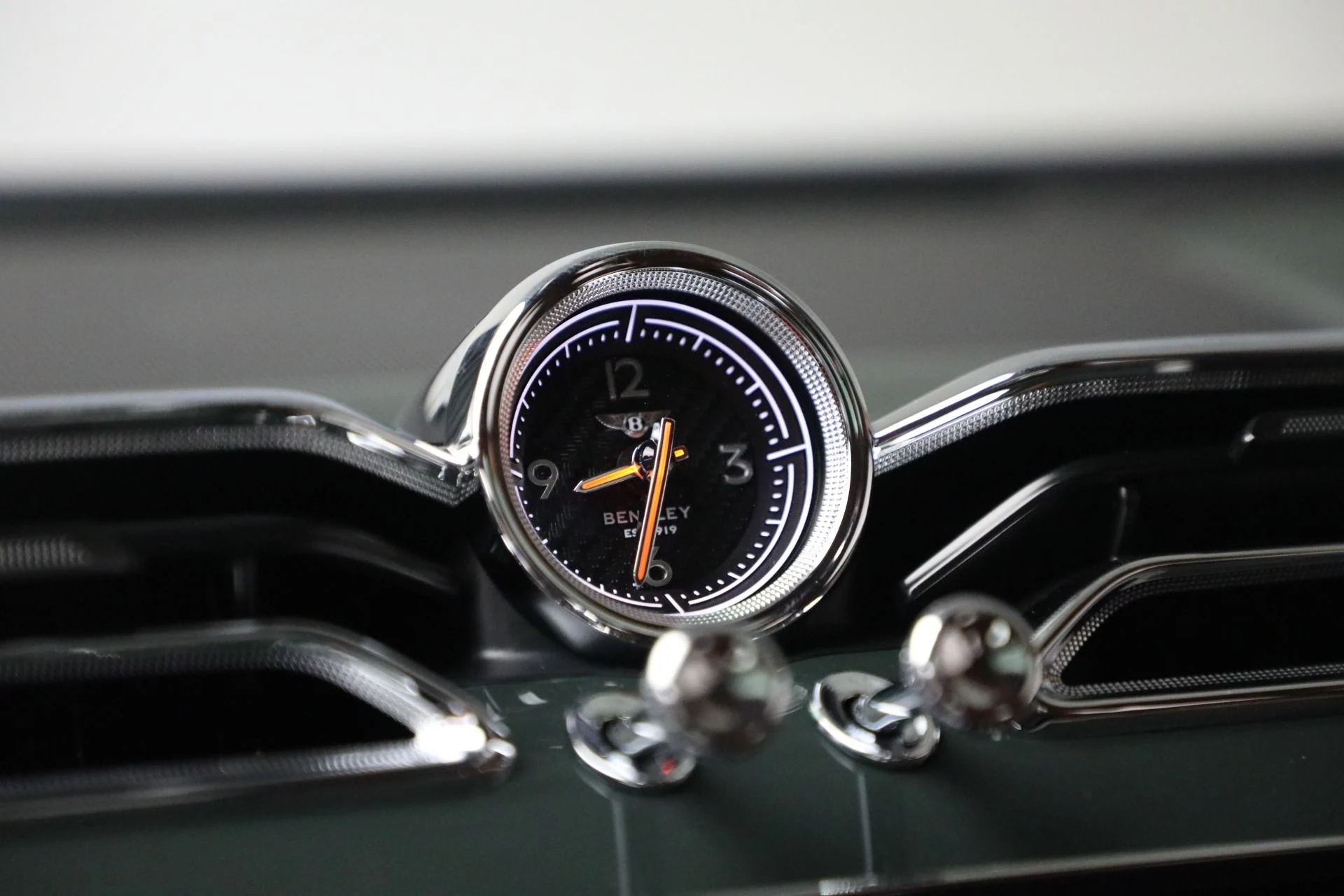 mph023_514696867_New_2025_Bentley_Bentayga_Atelier_V8_e63a7f949d