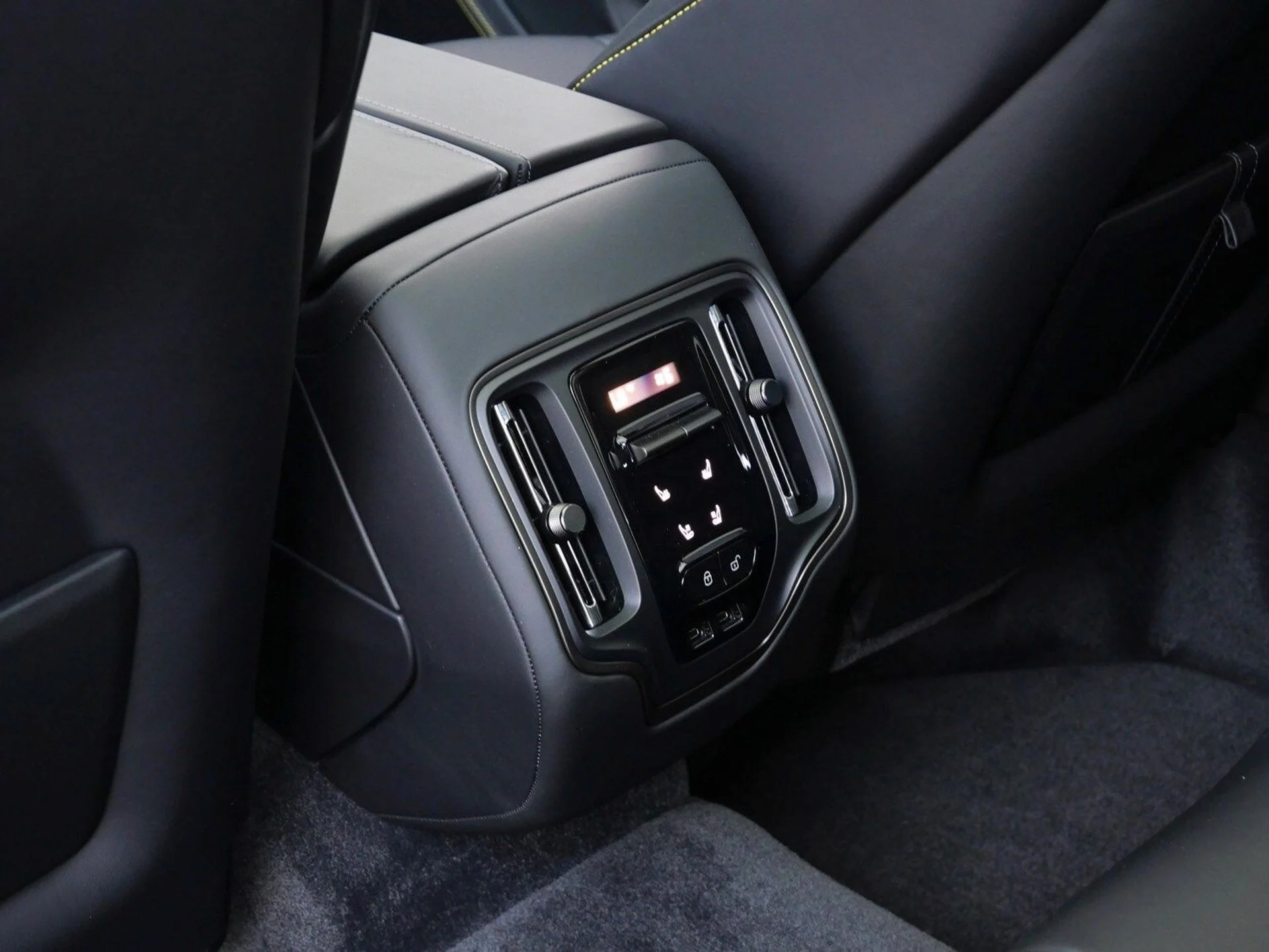 mph023_532071222_ec958939dcd9d5d53fc9affefd682728x_f4114bc51d