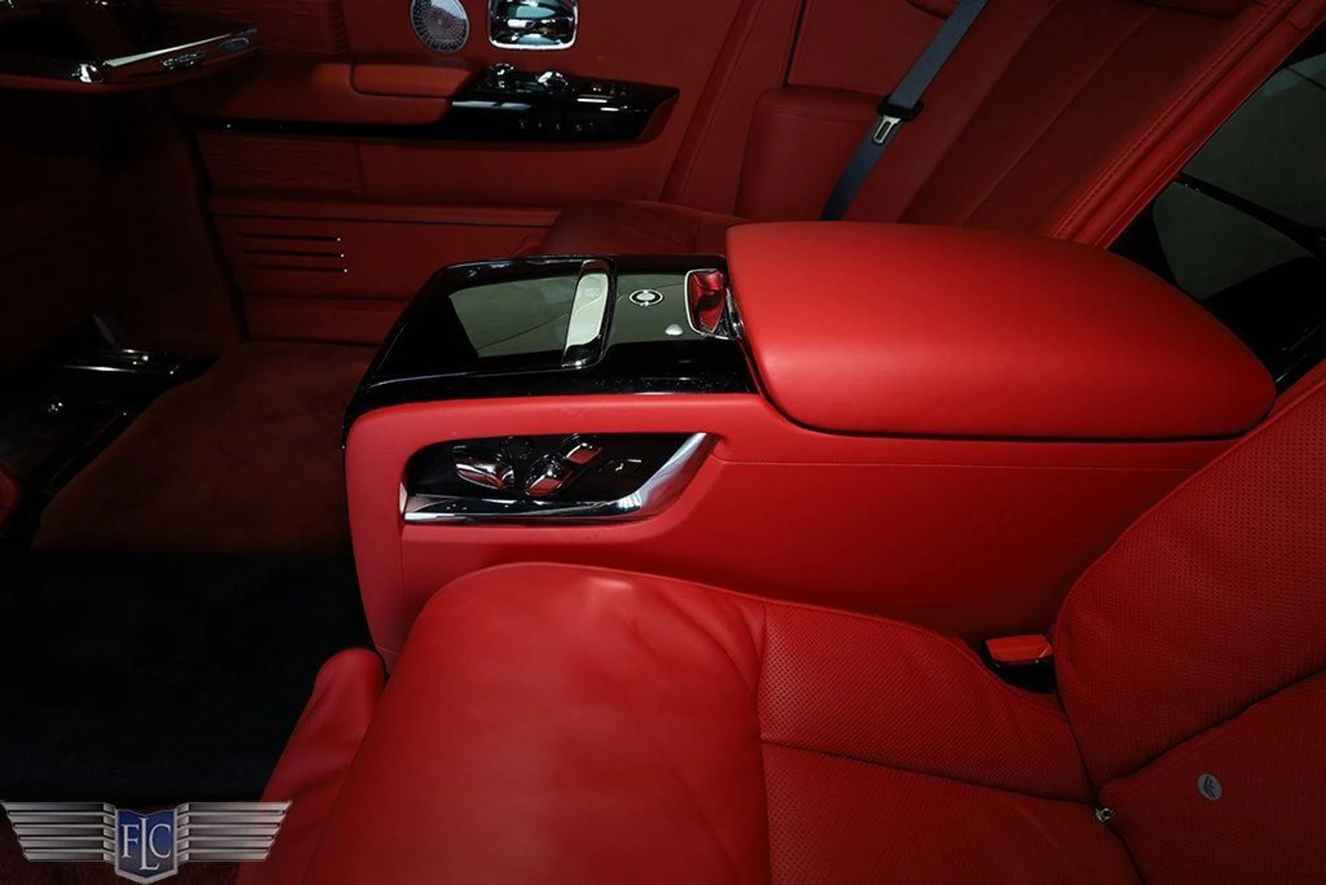 mph023_536655778_used_2023_rolls_royce_phantom_extendedwheelbasesedan_9689_22919608_24_1024_0b628495e7