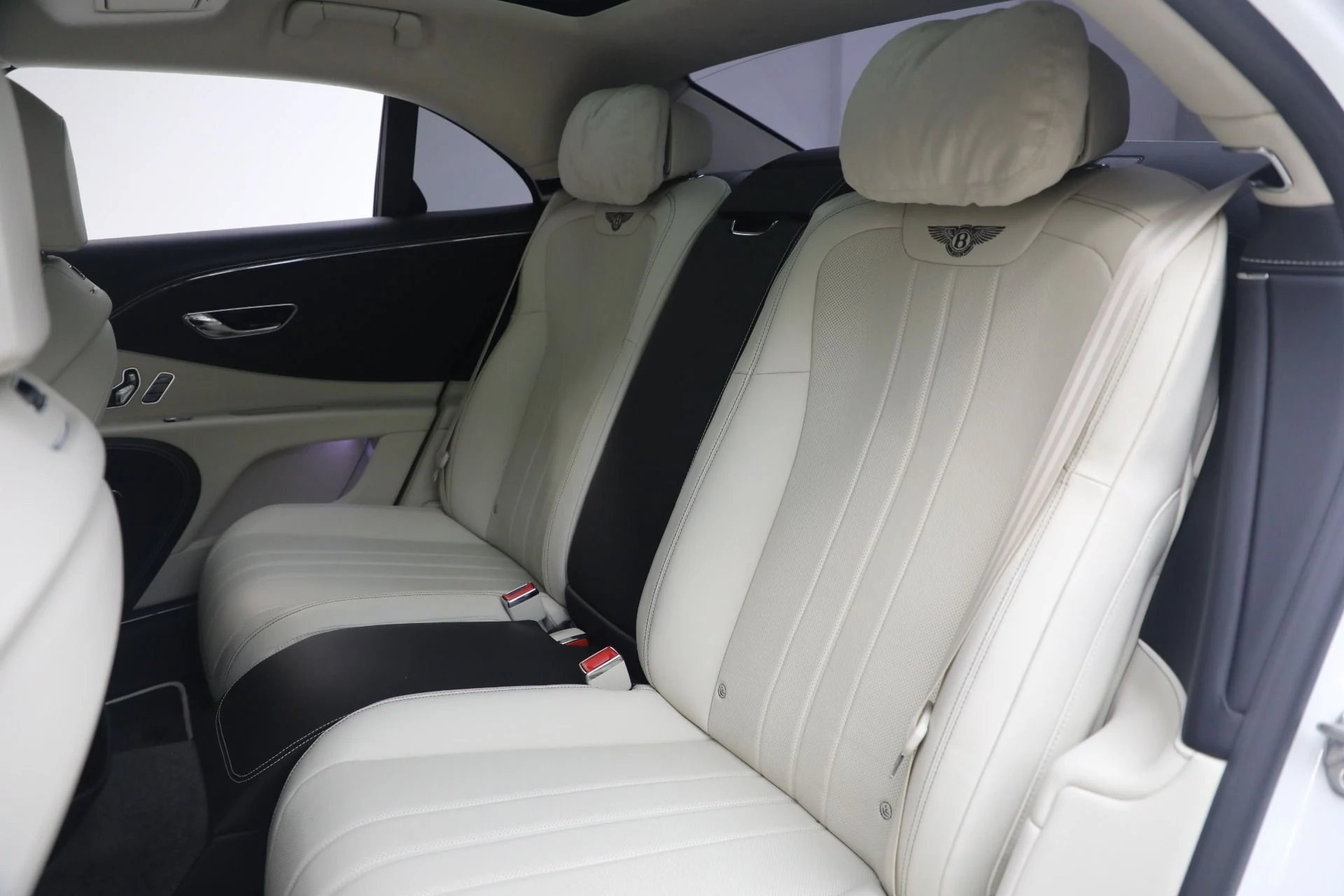 mph023_537628803_Used_2024_Bentley_Flying_Spur_Hybrid_3829b27d39