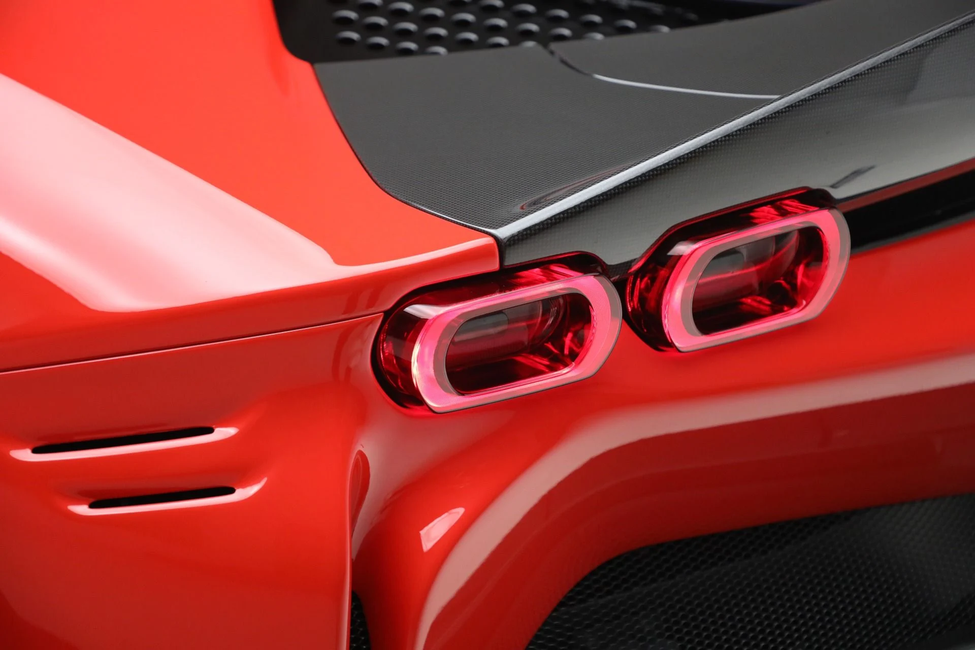 mph023_552219280_Used_2023_Ferrari_SF_90_Stradale_1765397558_b249d44ffe