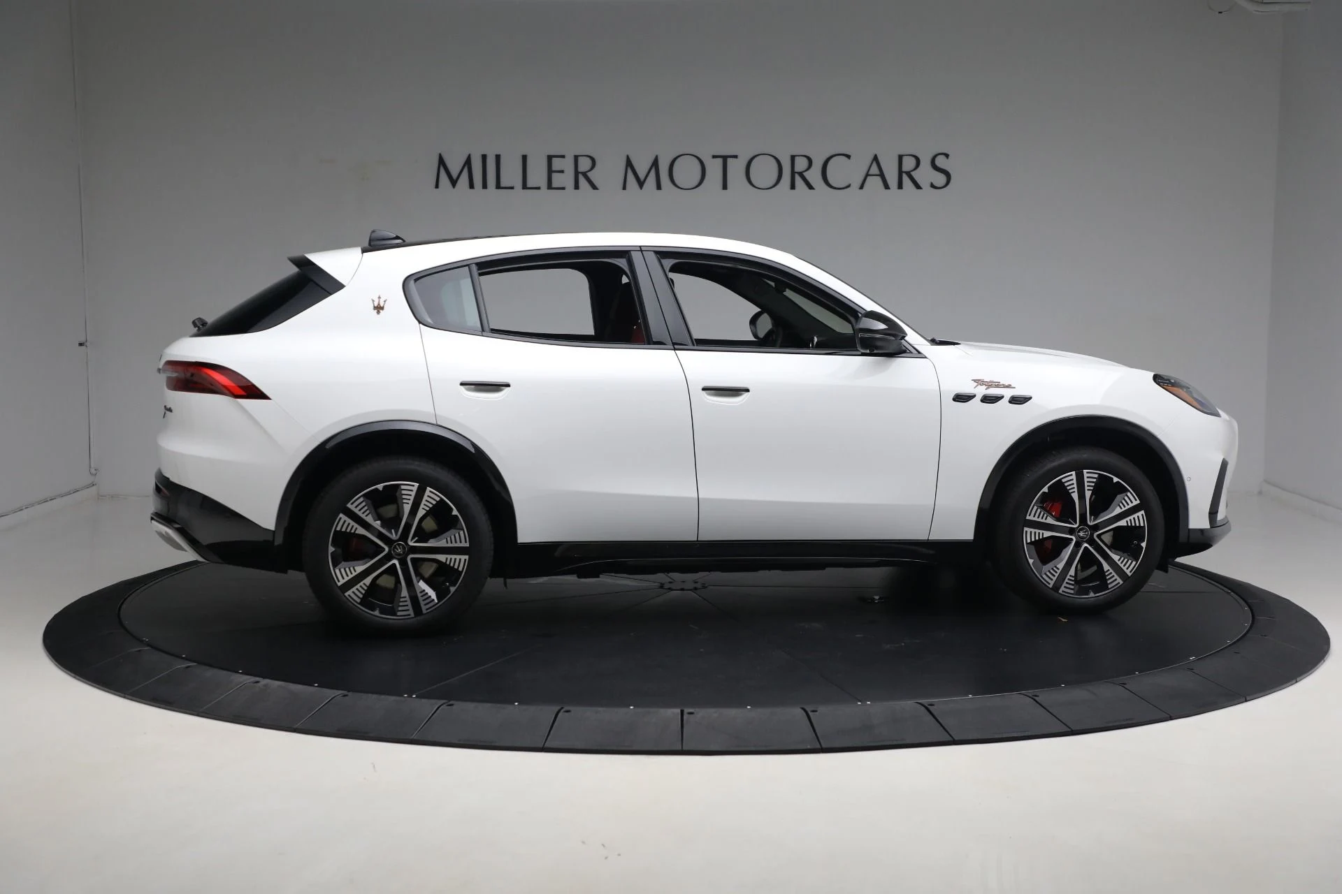 mph023_556211812_New_2025_Maserati_Grecale_Folgore_a57dc1ecaf