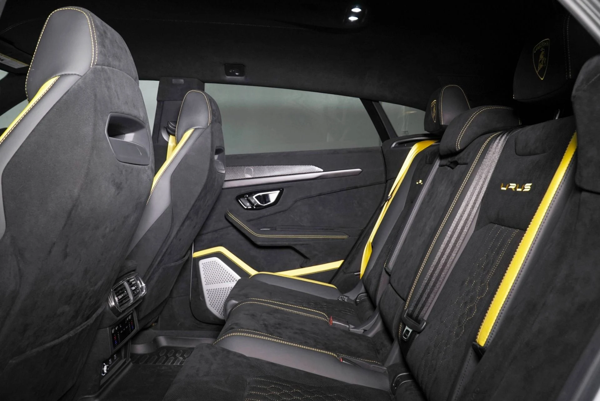 mph023_556814945_Used_2023_Lamborghini_Urus_Performante_1789368095_e0509c868e