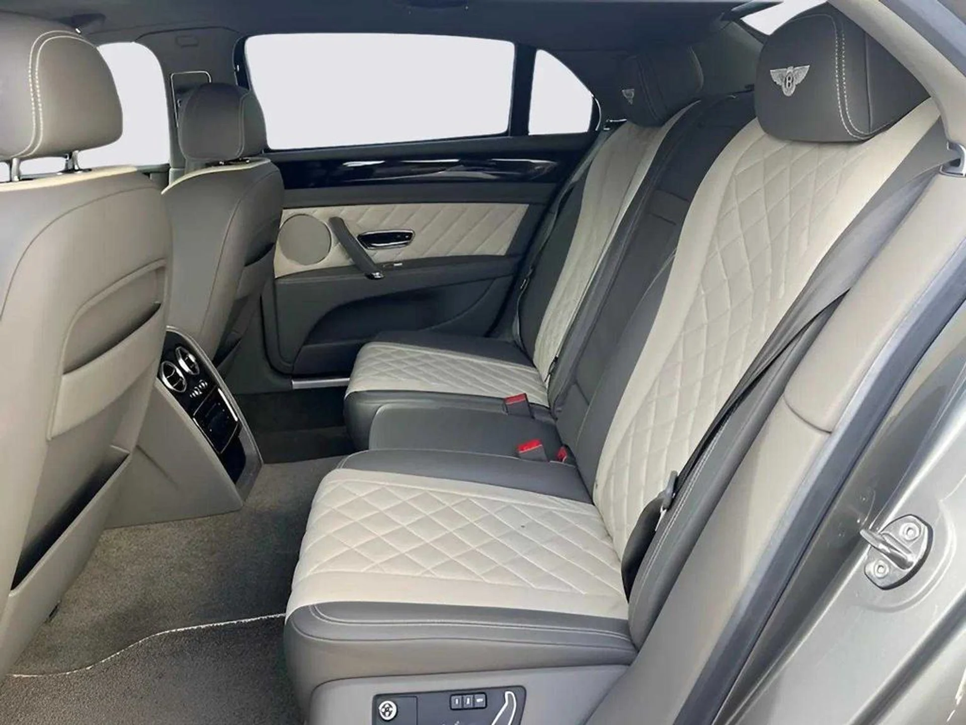 mph023_560397853_c177cfcc5888901539153012ac2452acx_96b8882dde