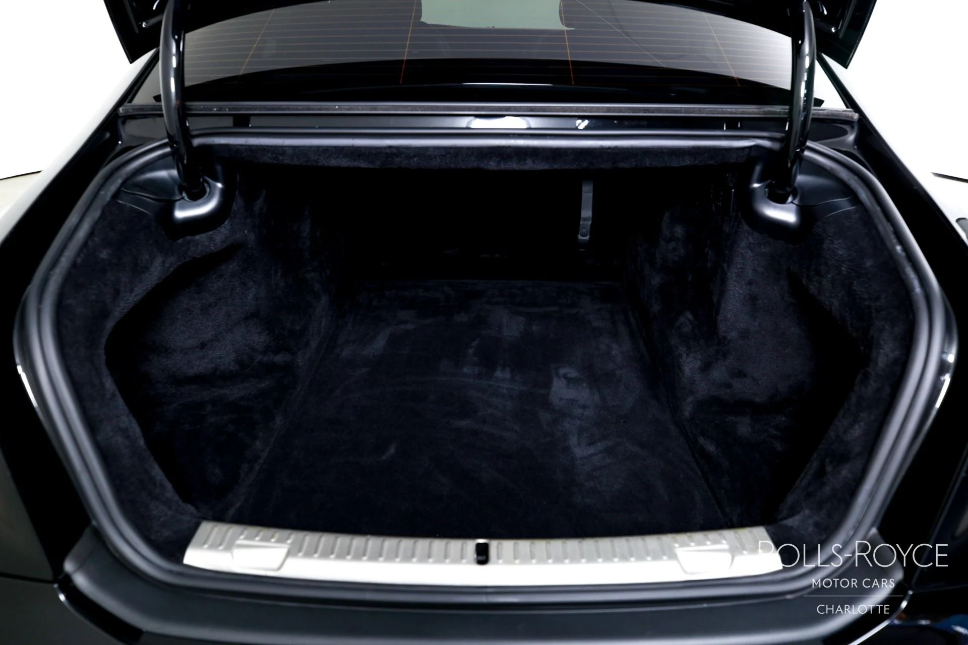 mph023_560818540_Used_2021_Rolls_Royce_Ghost_1760810069_db4b12957e