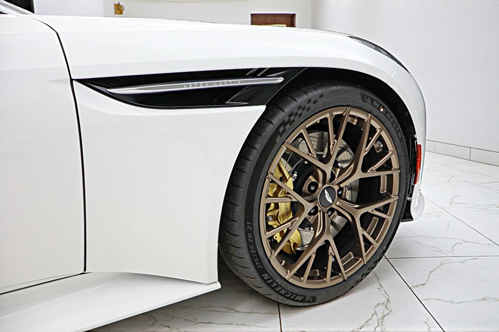 mph023_564046563_New_2026_Aston_Martin_DB_12_Volante_a0df2e7db8