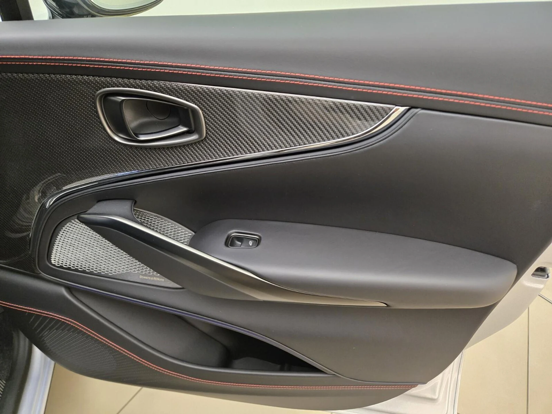 mph023_569218898_New_2026_Aston_Martin_DBX_S_1780637078_096457fc4f