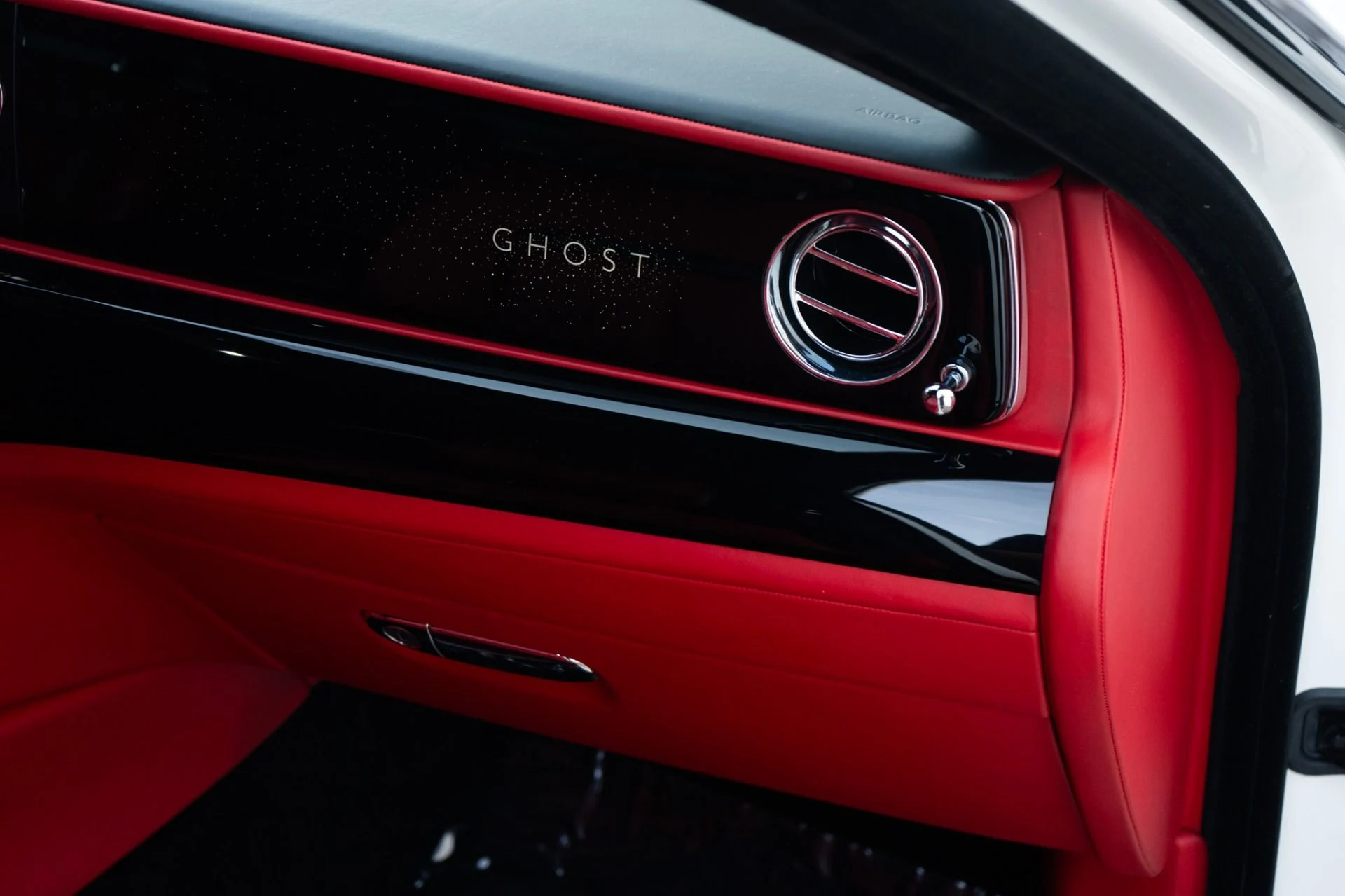 mph023_57440300_Used_2022_Rolls_Royce_Ghost_1771452003_999145ab2a