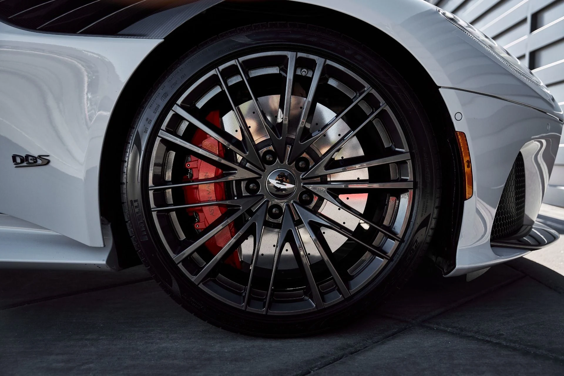 mph023_575761532_Used_2023_Aston_Martin_DBS_Volante_1770513059_4d6822221b