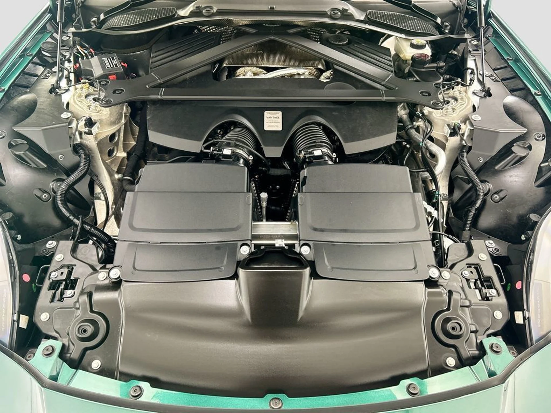 mph023_579658631_used_2026_aston_martin_vantage_coupe_8119_23019330_24_1024_5e161f6c2e