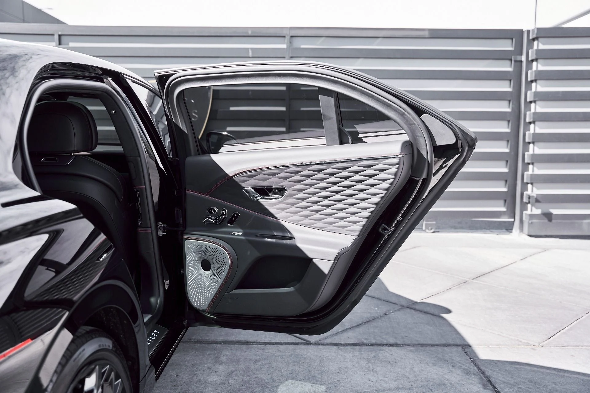 mph023_584248519_Used_2023_Bentley_Flying_Spur_S_1770950655_0d792414d3