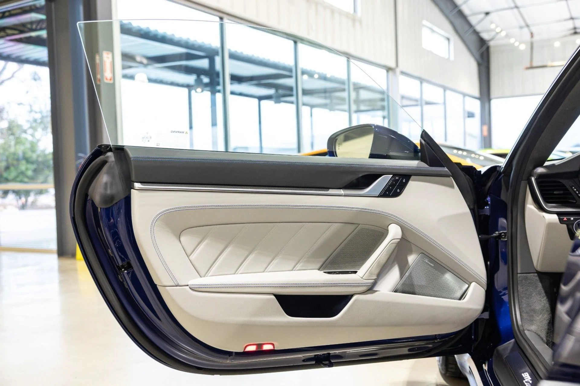 mph023_587680352_l_A_e238152361