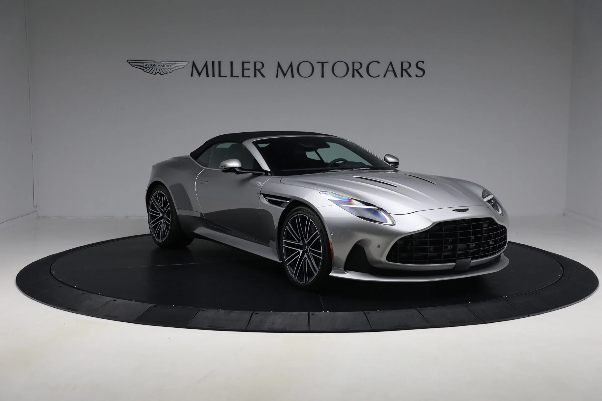 mph023_588529146_New_2026_Aston_Martin_DB_12_Volante_8da2bcb15a