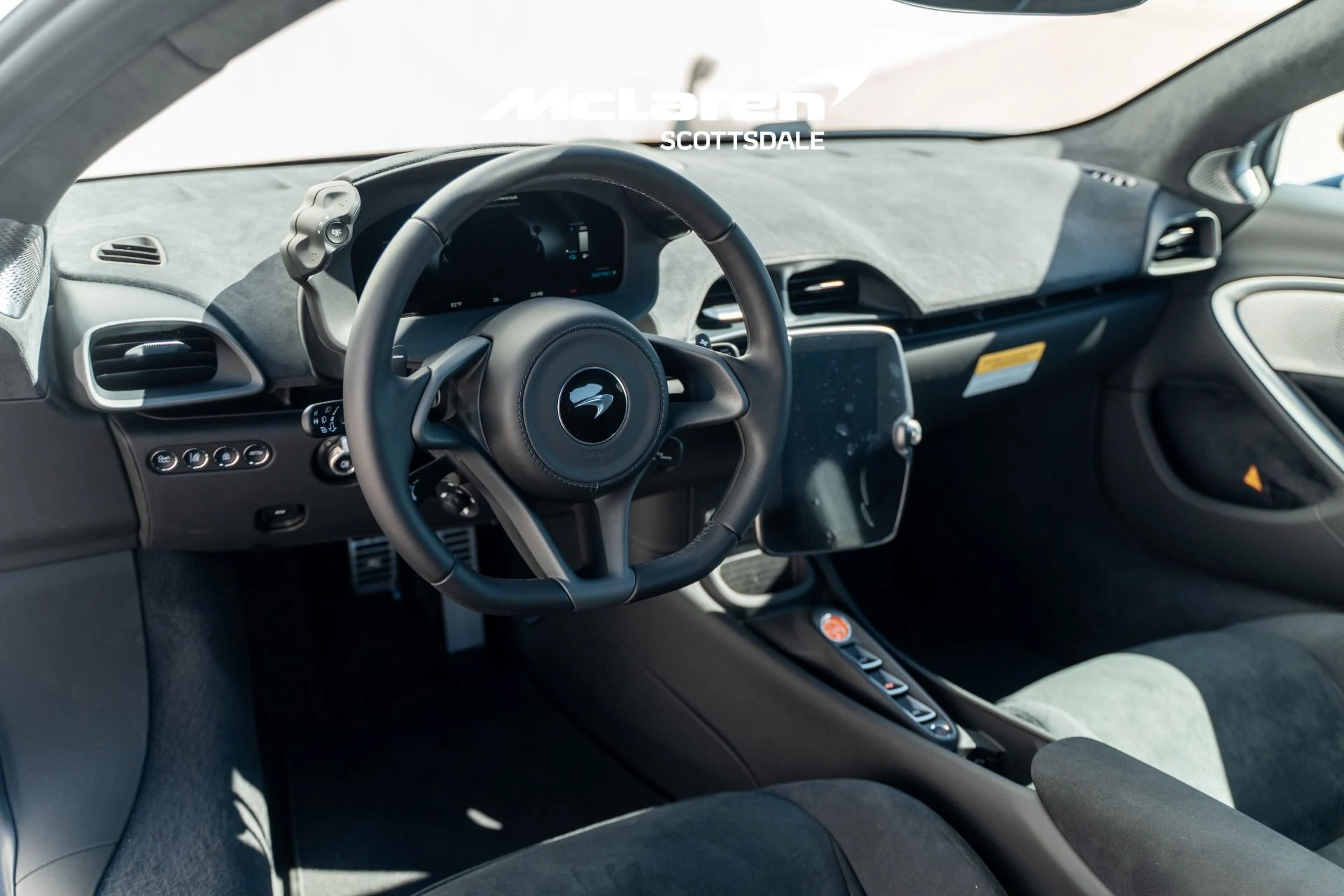 mph023_592319898_Used_2025_MCLAREN_ARTURA_1759477334_87b61338d7