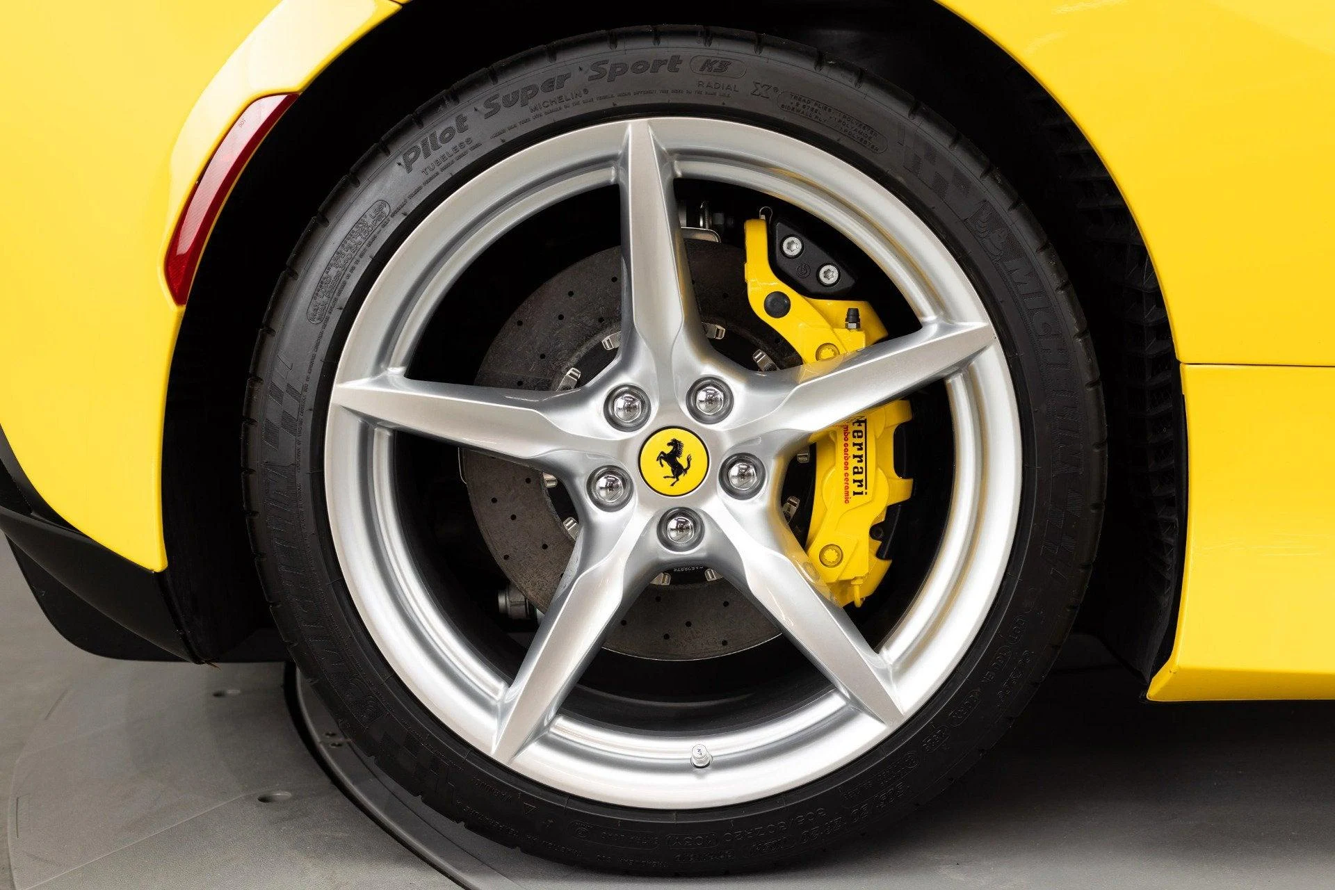 mph023_593432349_Used_2021_Ferrari_F8_Spider_1778334402_eed7462377