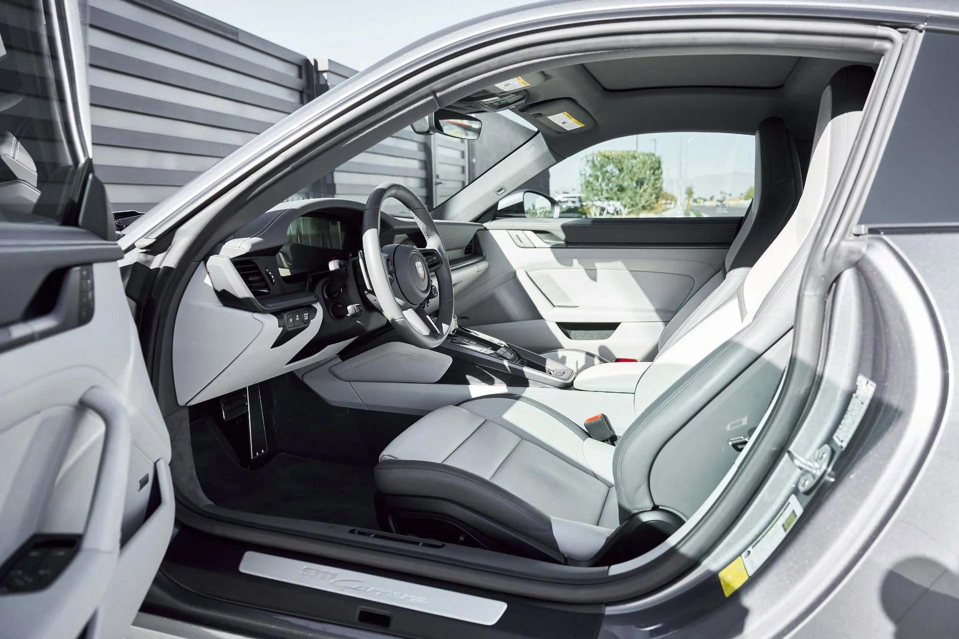 mph023_595800909_Used_2025_Porsche_911_Carrera_1768012336_4fc0daca63