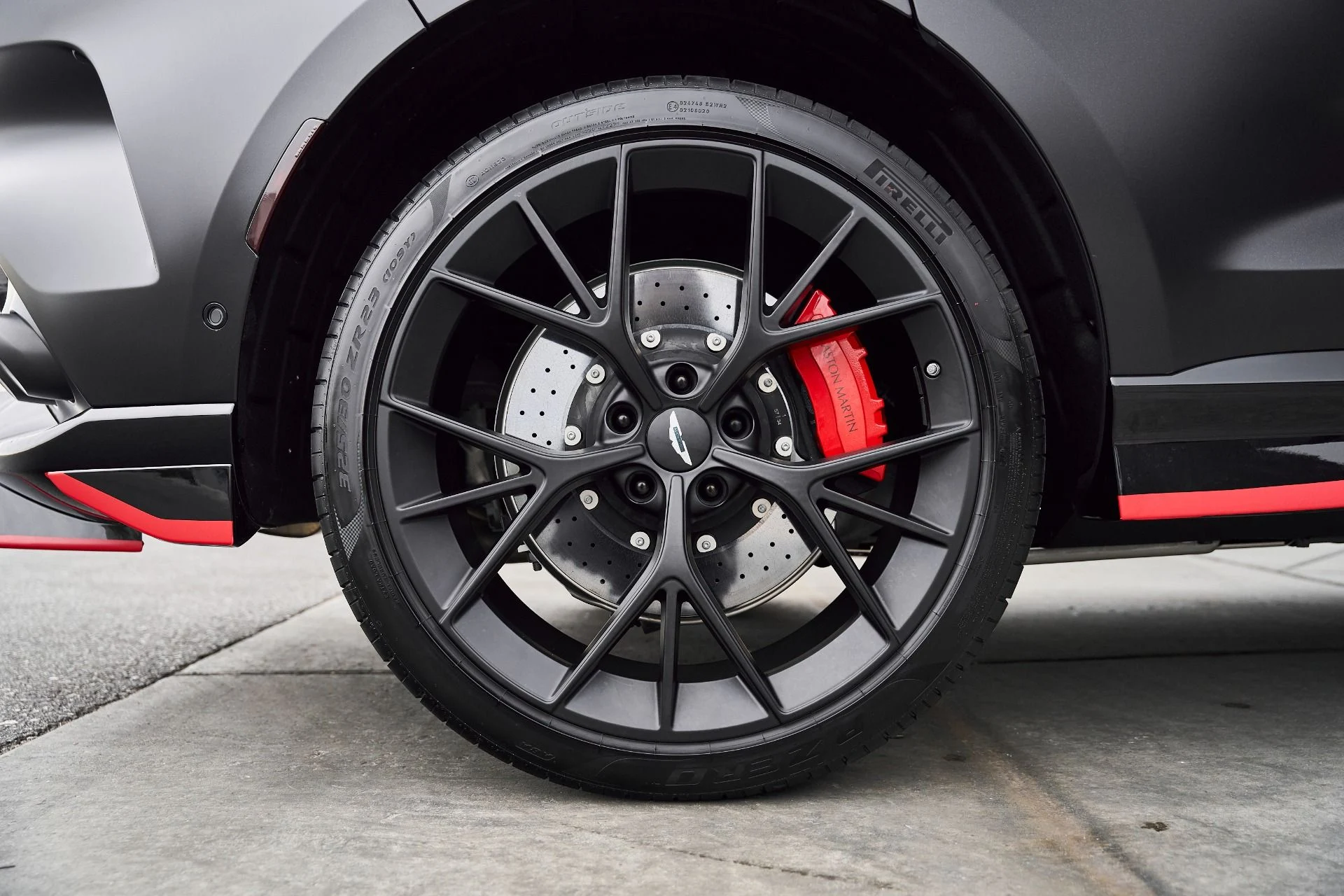 mph023_61721058_Used_2025_Aston_Martin_DBX_707_1766785309_f37b8a2dd1