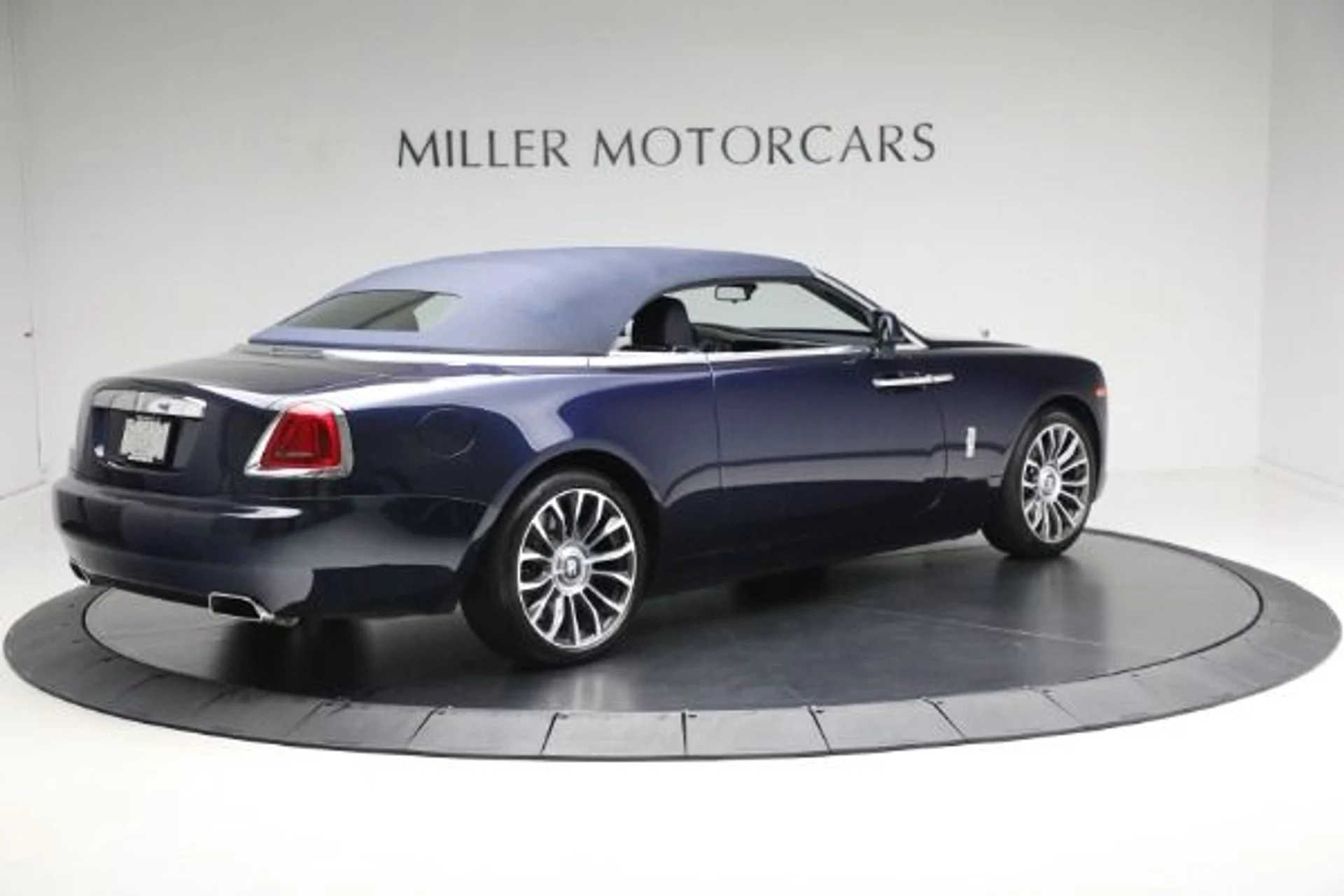 mph023_618901140_Used_2018_Rolls_Royce_Dawn_b3d9a7a506