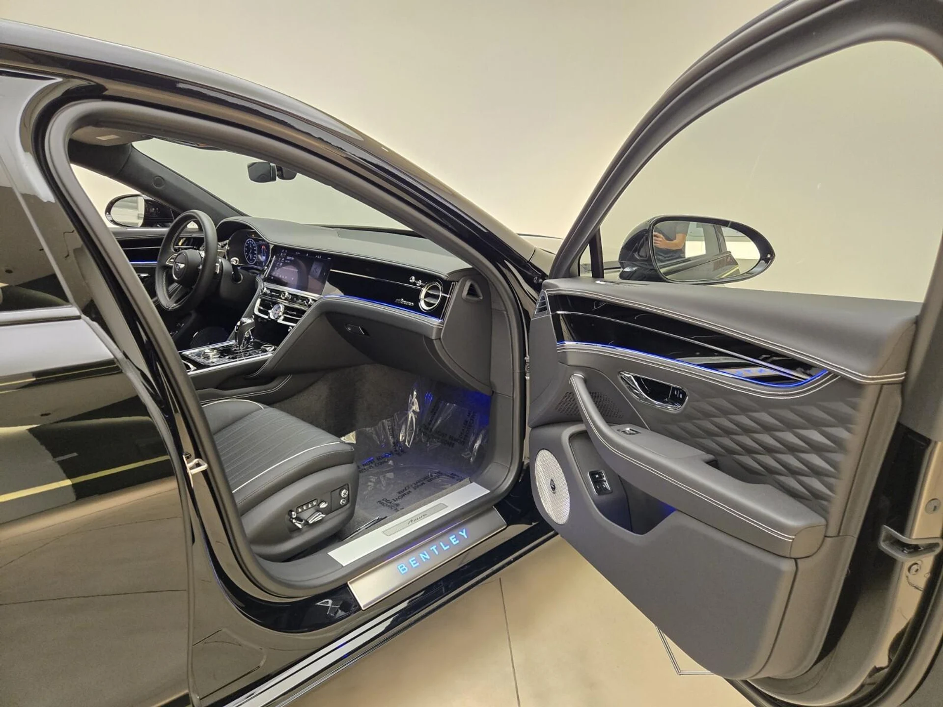 mph023_636413811_Used_2023_Bentley_Flying_Spur_V8_1761376108_9576512b8f