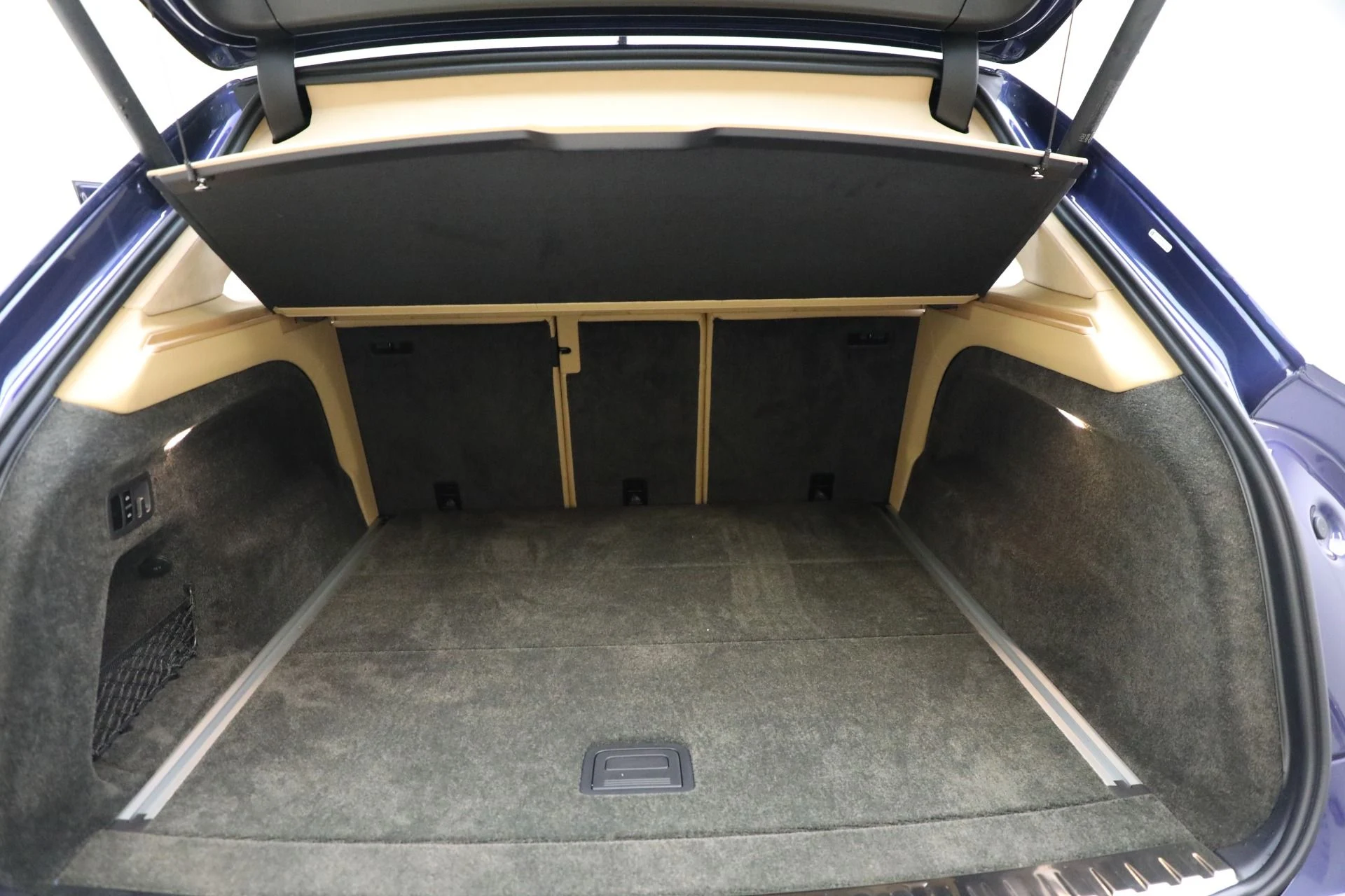 mph023_641607287_Used_2023_Bentley_Bentayga_V8_40ca344386