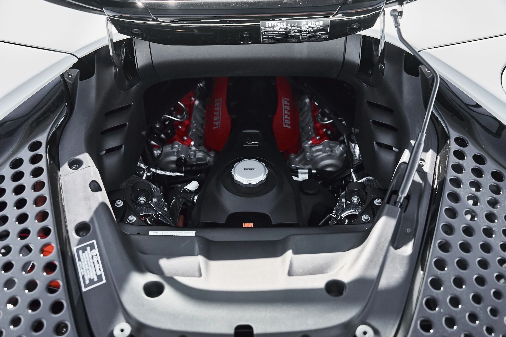 mph023_649220891_Used_2025_Ferrari_SF_90_Spider_Base_1776876566_412c687bdb