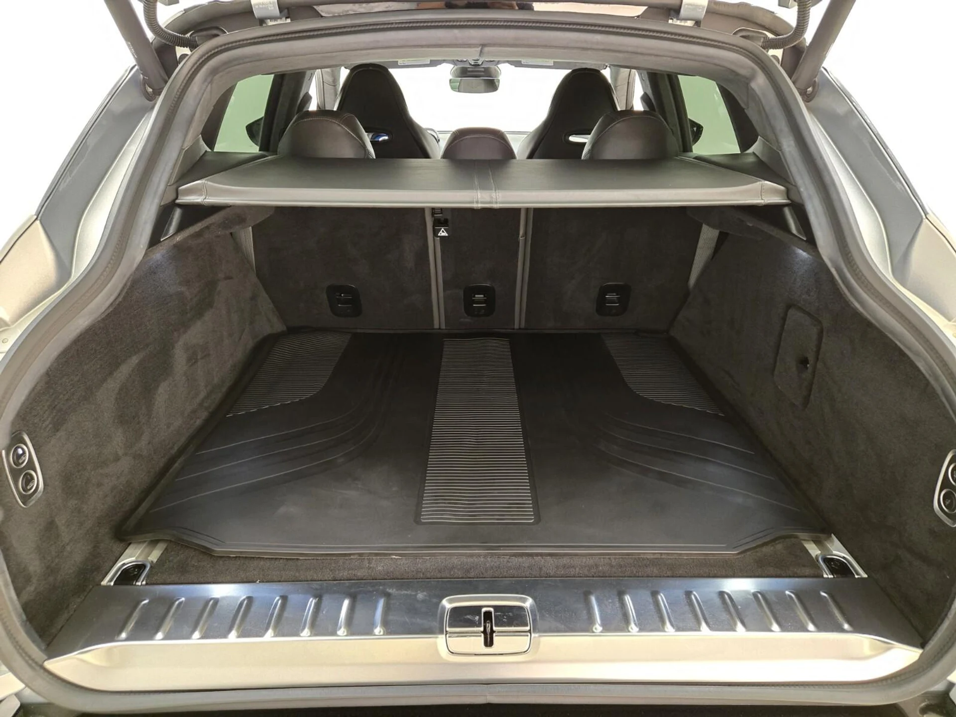 mph023_651792904_Used_2024_Aston_Martin_DBX_1777355470_2849ae91ac