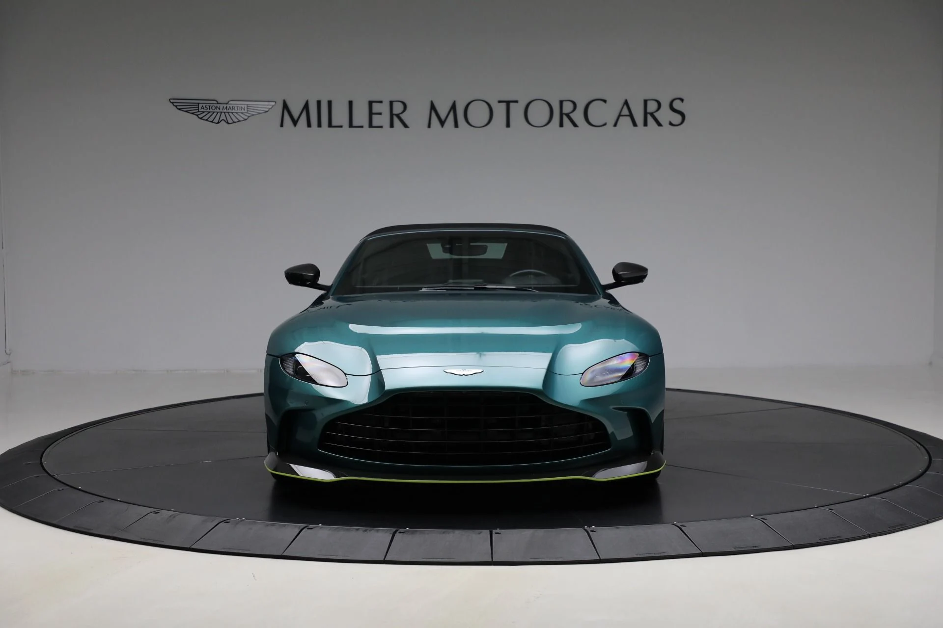 mph023_66700694_Used_2023_Aston_Martin_Vantage_V12_6bda7b59be