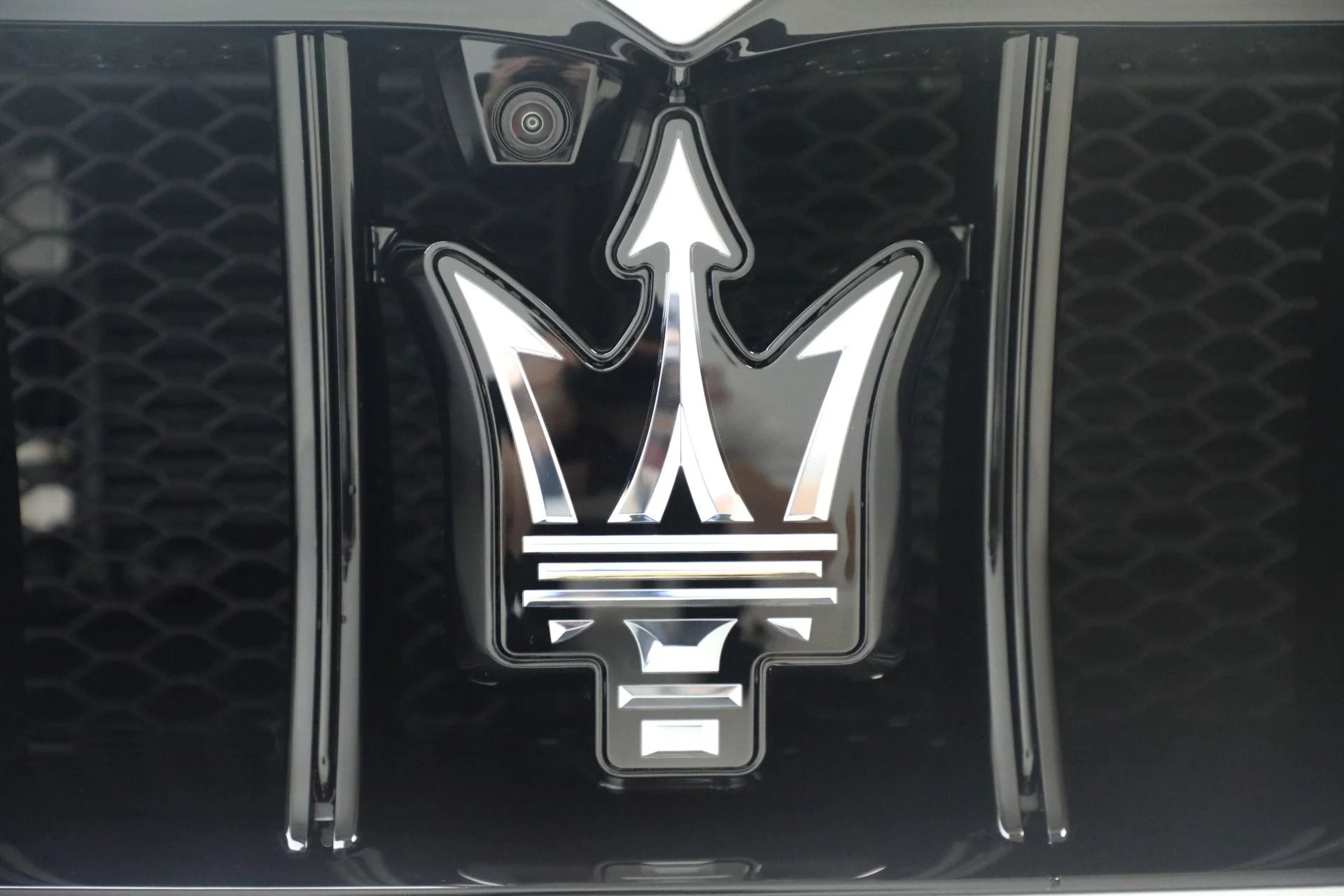 mph023_680653214_New_2025_Maserati_Grecale_Modena_1761853714_45b1e23bd9