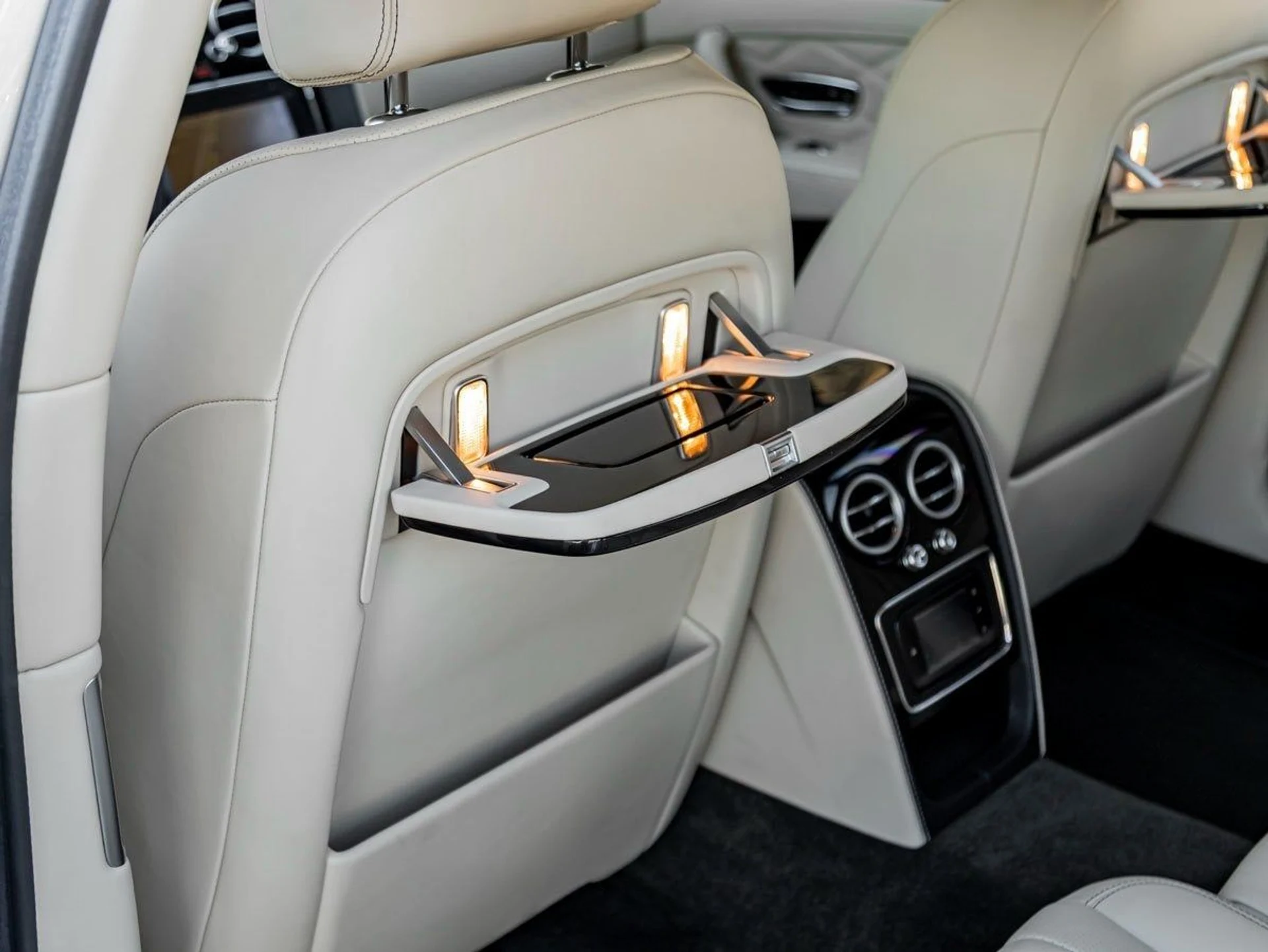 mph023_685896025_24_acb5794a23