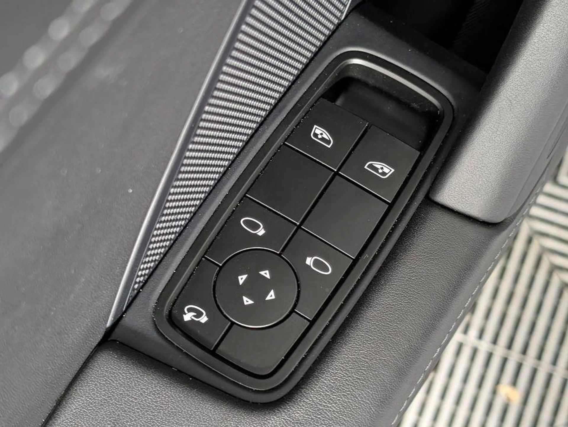 mph023_686086792_P_Svh9n_Z_Cm_g_EG_6de_Cyr_Rw_R_Vr_Q_e1e3ef8368