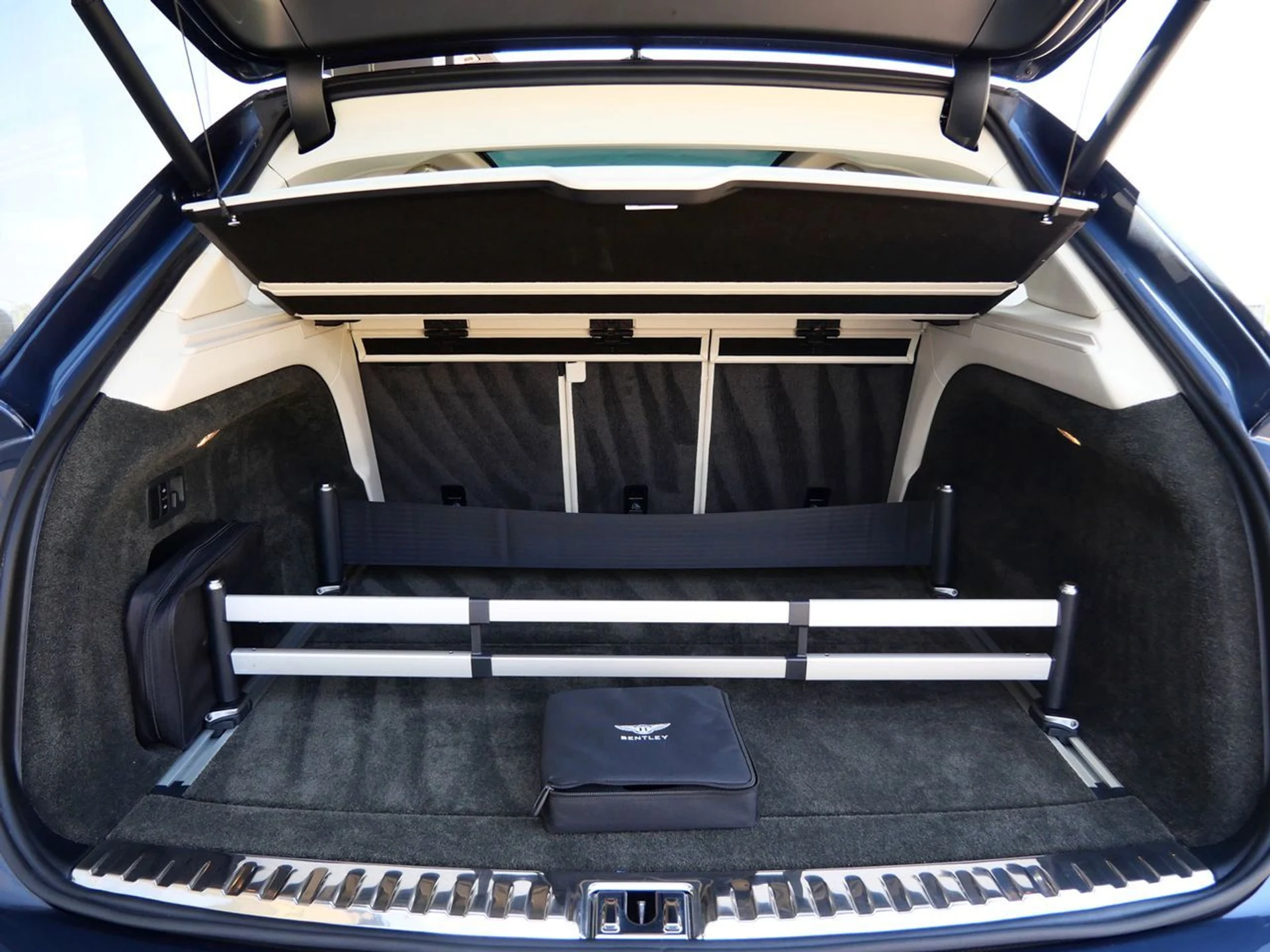 mph023_689856151_4ae7cd21afd3b455c3de1ac815ea82cdx_fc82f531ea