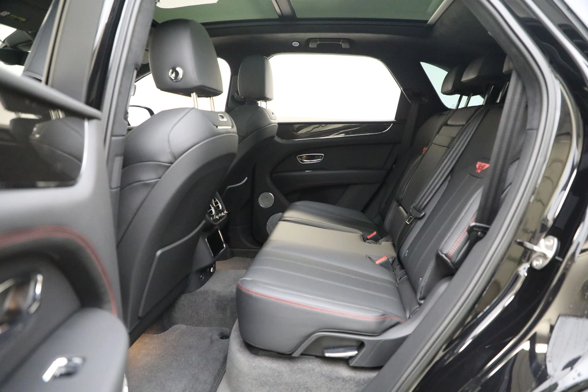 mph023_690322990_Used_2024_Bentley_Bentayga_V8_edf10de274