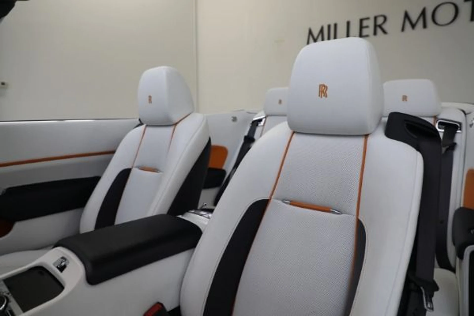 mph023_702470397_Used_2019_Rolls_Royce_Dawn_85f8965ac9