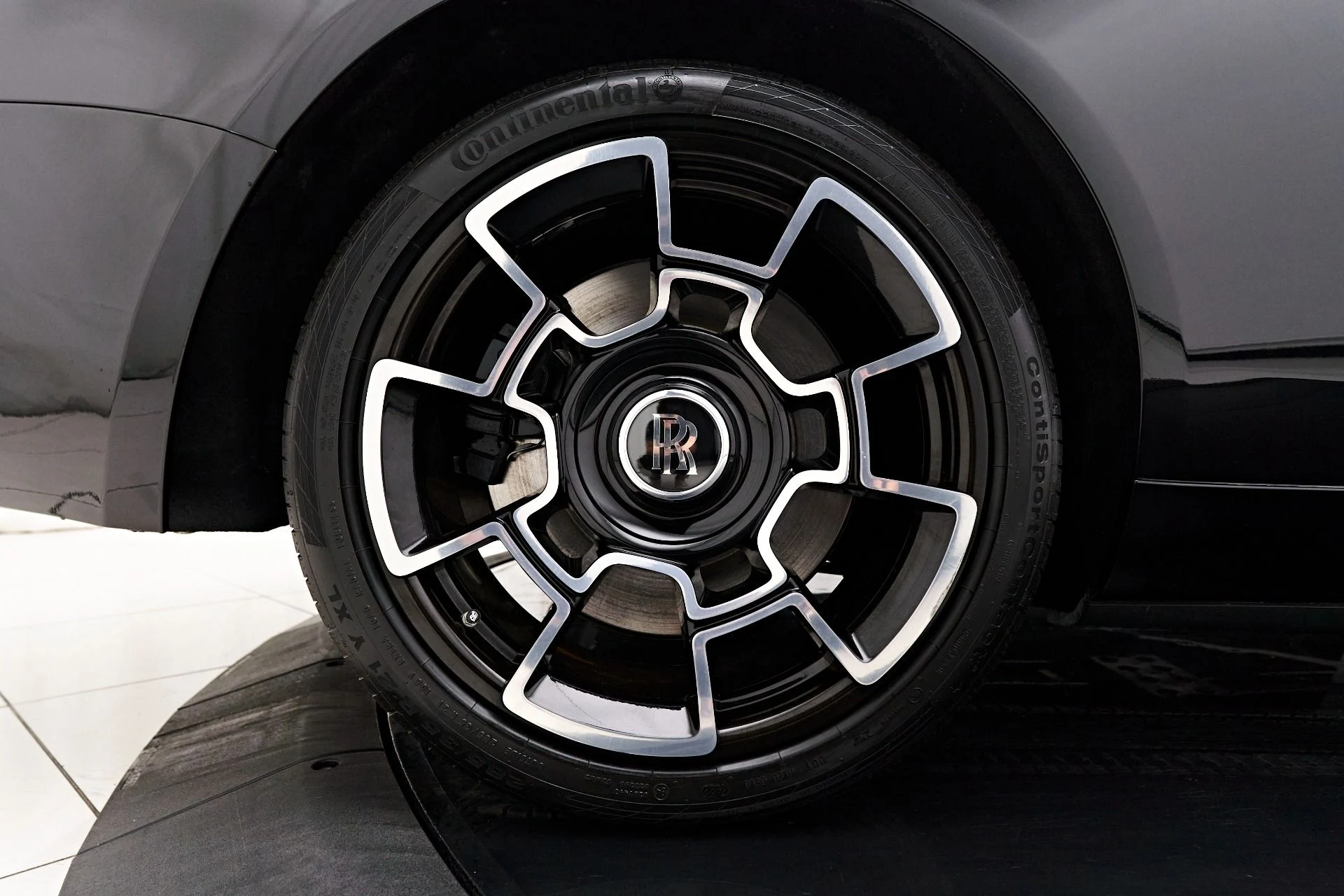 mph023_703187191_Used_2018_Rolls_Royce_Dawn_Base_1712097655_5dc5bf4c48