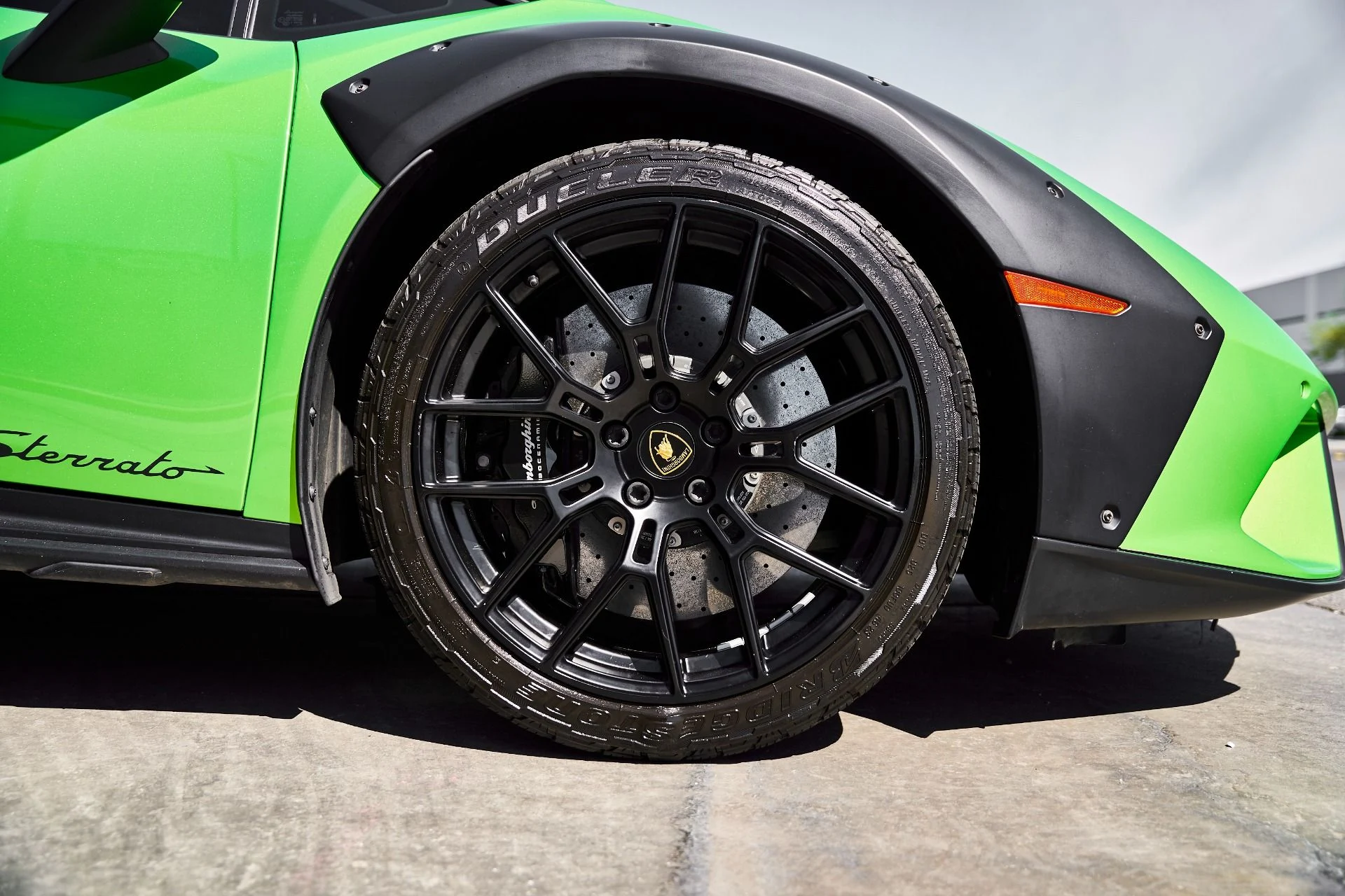 mph023_725295217_Used_2024_Lamborghini_Huracan_Sterrato_Base_1774300082_9bea7026a3