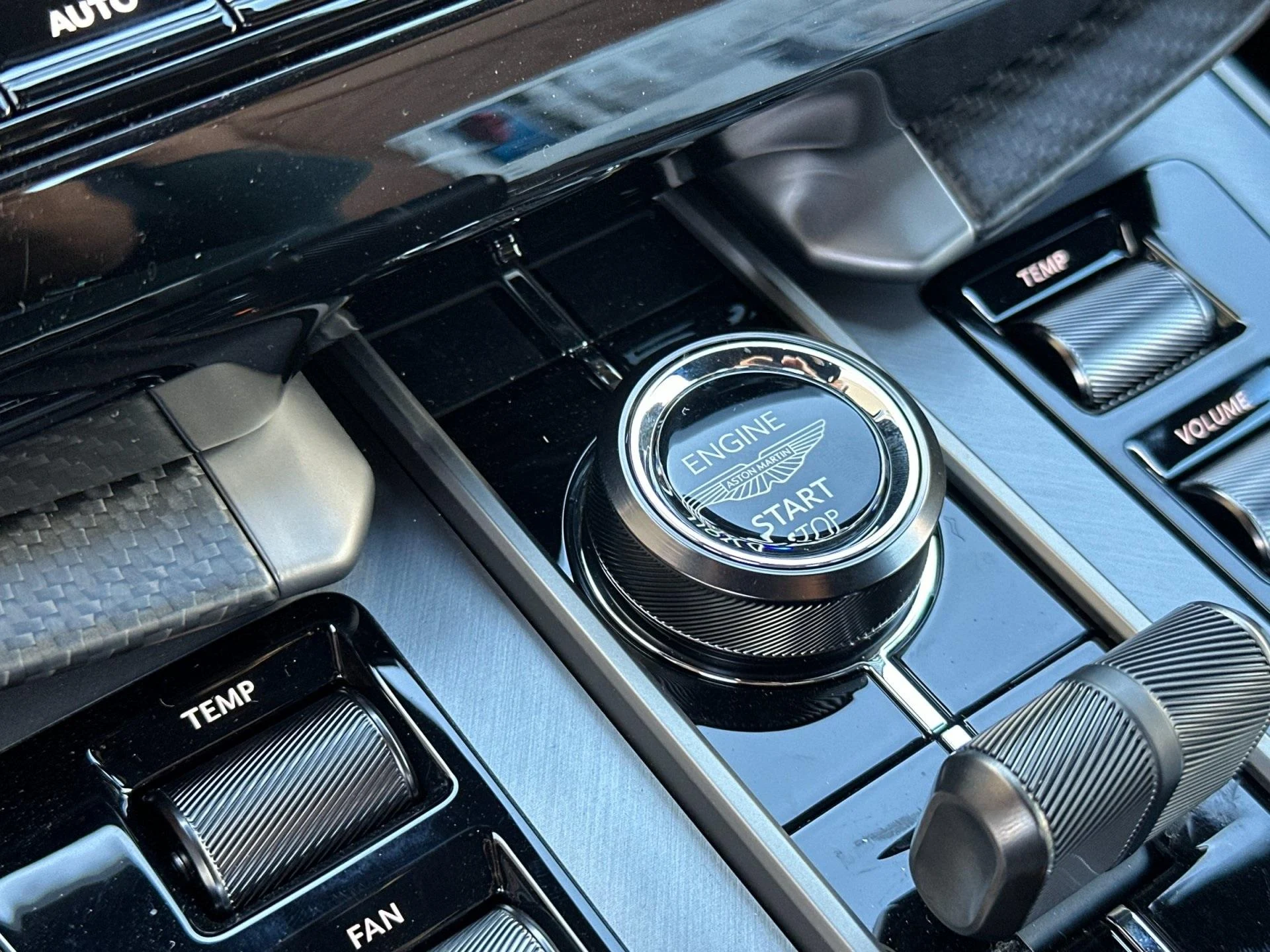 mph023_735888462_New_2025_Aston_Martin_Vanquish_Coupe_1758724537_c5aa9c8bbb