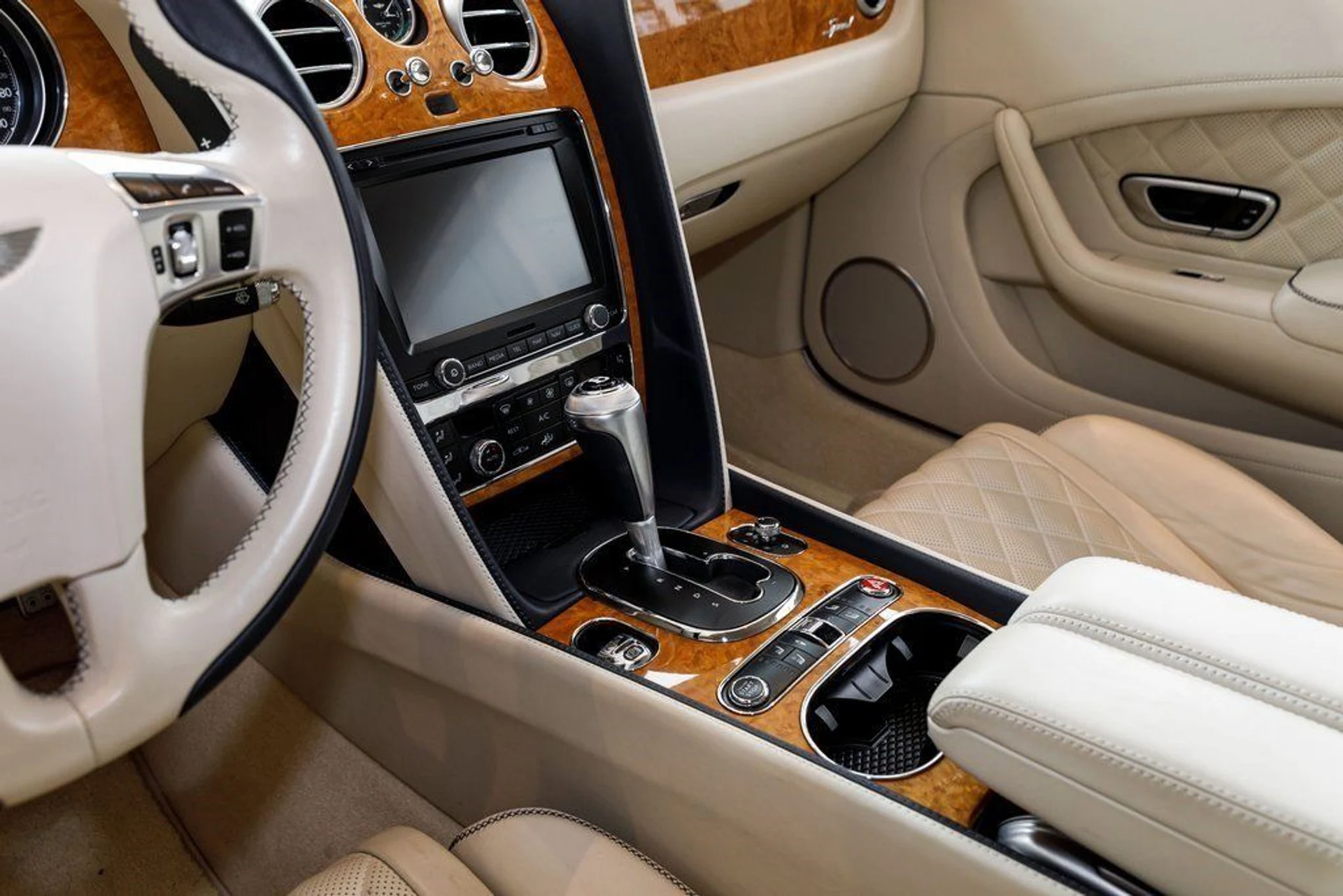 mph023_737955347_84854b2c2f990d9f5154d35b69abf502_3717e87f37