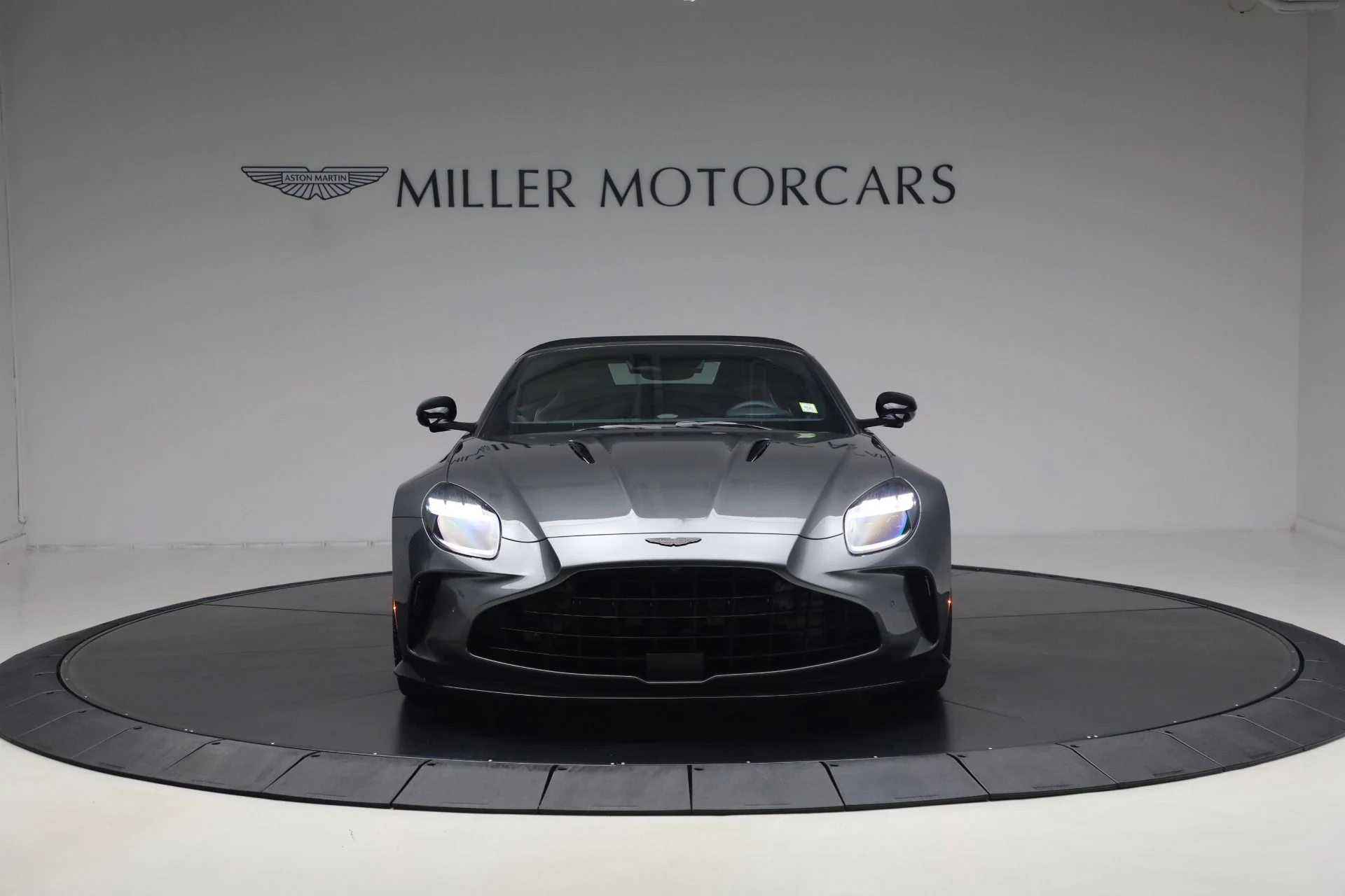 mph023_750104885_New_2026_Aston_Martin_Vantage_S_Roadster_1787407546_551c2572ec