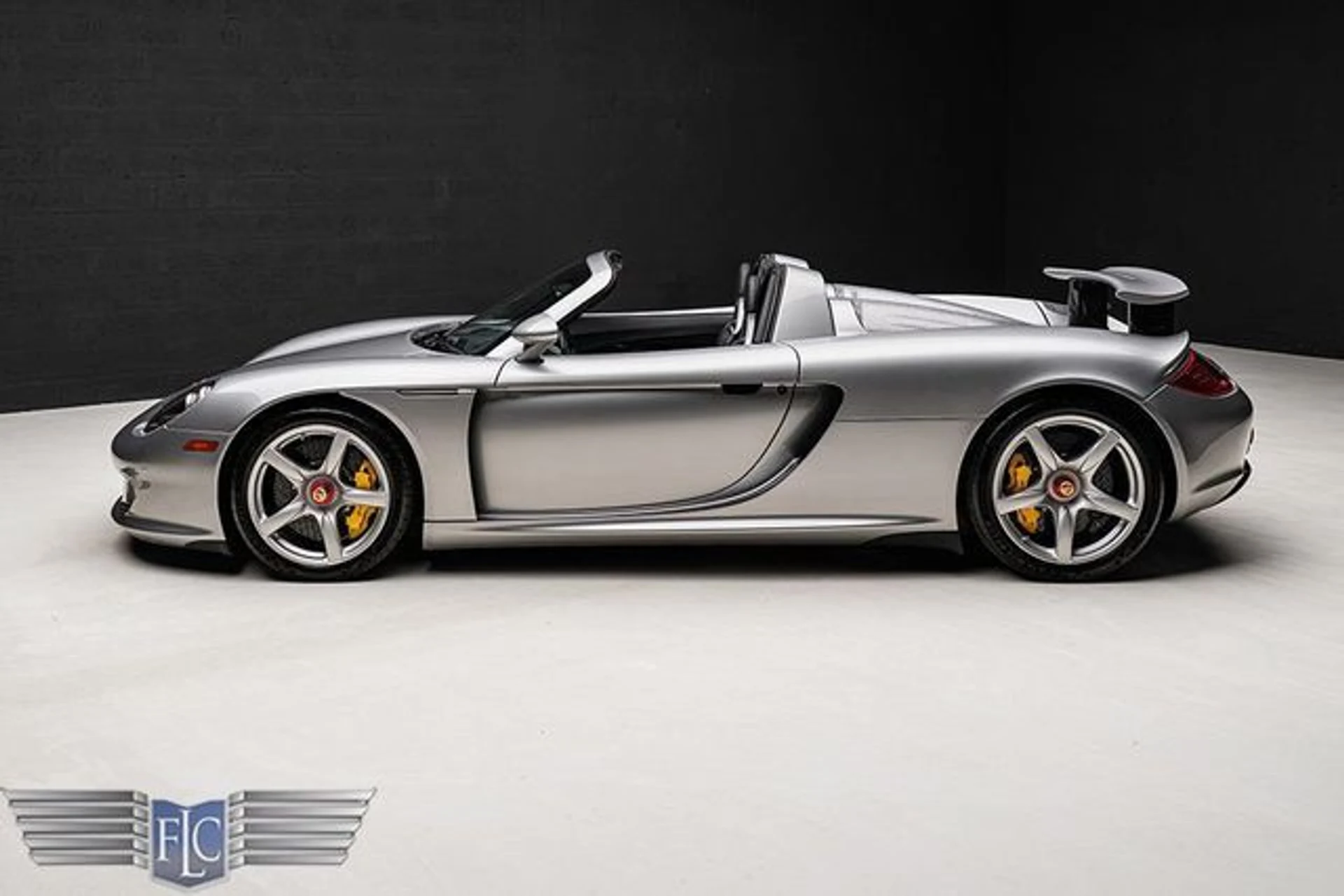 mph023_754551796_used_2005_porsche_carrera_gt_2drcarrera_9689_23058550_28_640_4f4b800a65