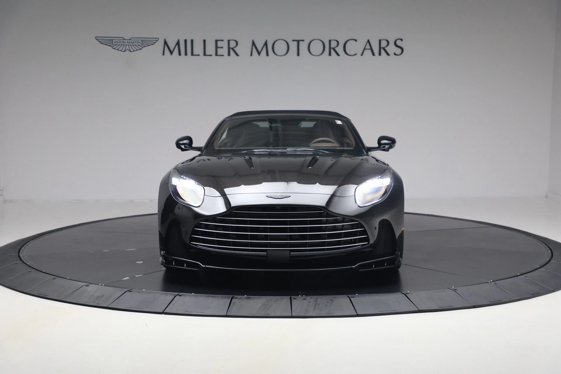 mph023_754764064_New_2026_Aston_Martin_DB_12_S_Volante_1787328919_7387d76b24