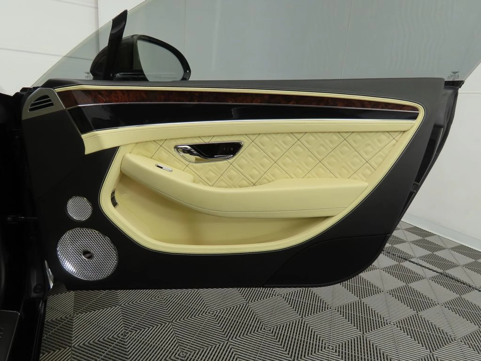 mph023_755467463_used_2020_bentley_continental_gtv8firsteditioncoupe_8119_22962134_24_1024_c823d8c6c1