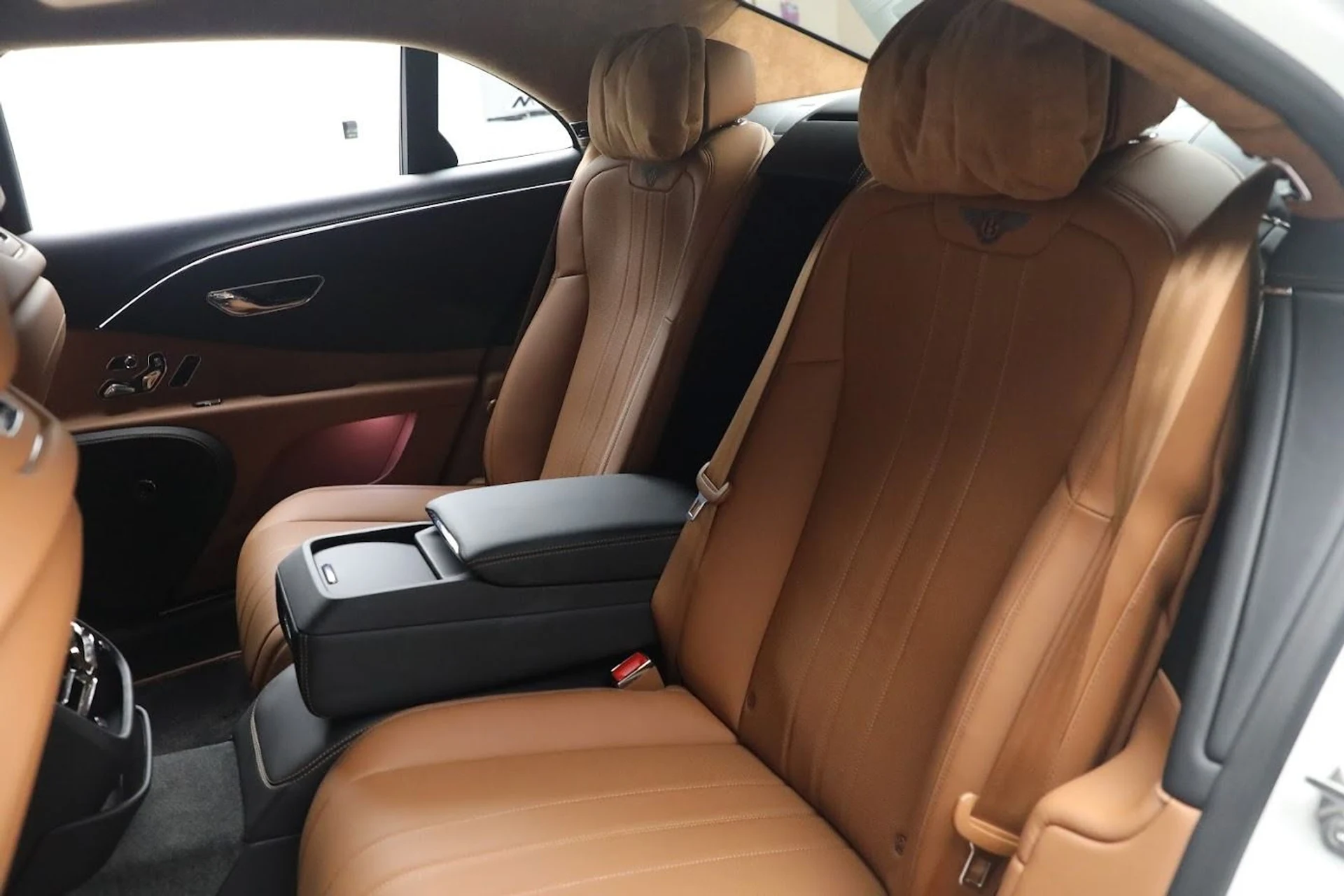 mph023_755755842_Used_2022_Bentley_Flying_Spur_Hybrid_03af9f6413