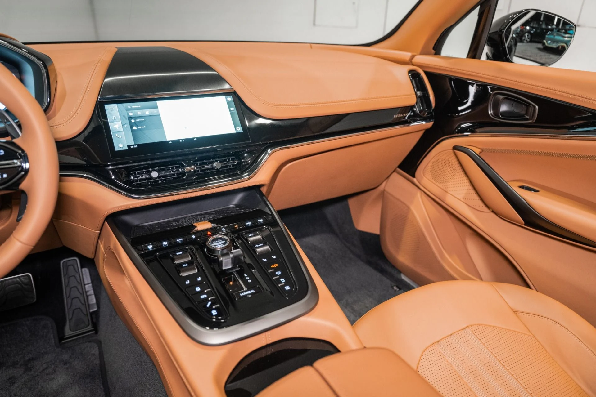 mph023_755895442_New_2026_Aston_Martin_DBX_707_1765214112_656bfa2169