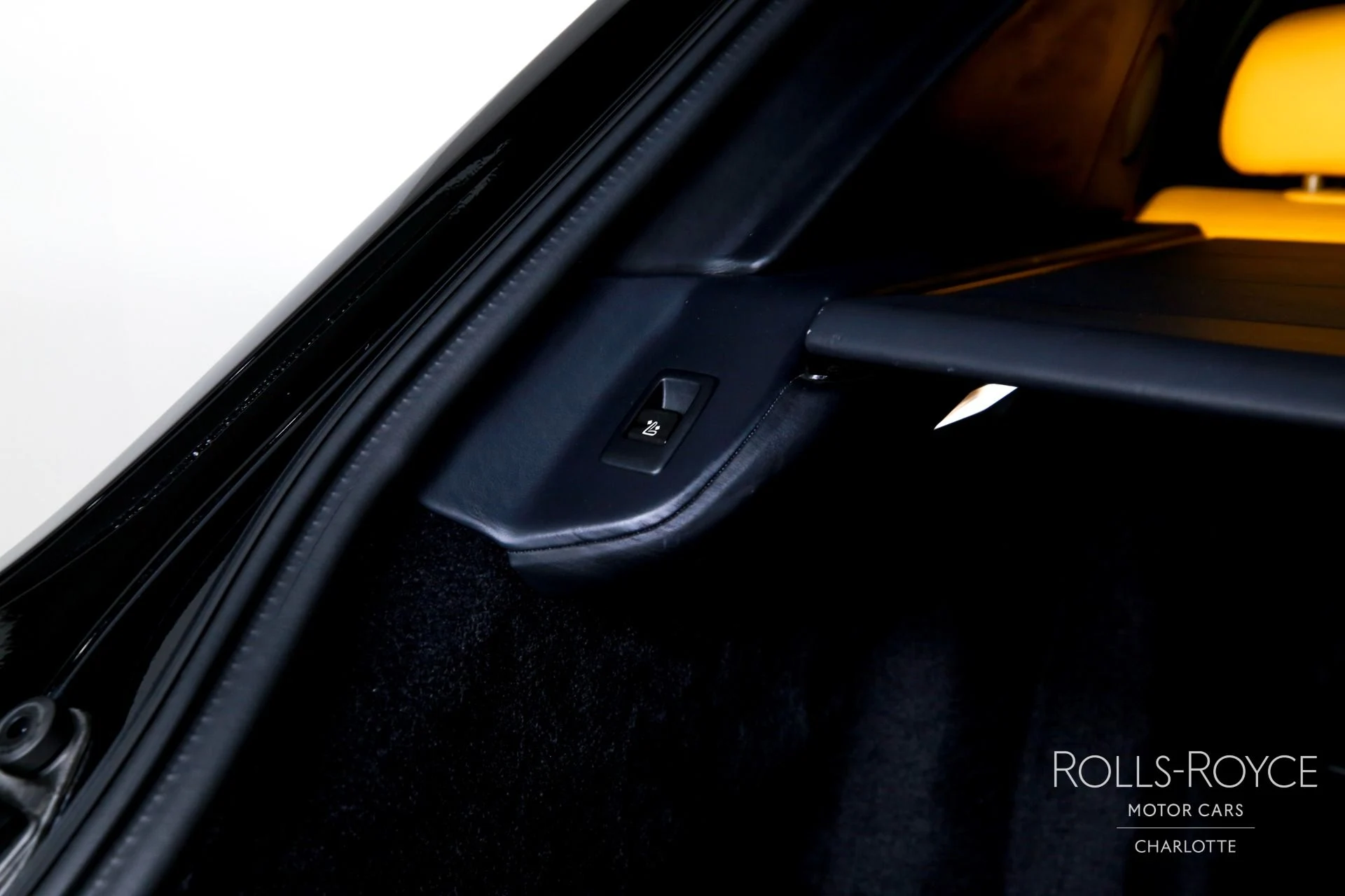 mph023_76156928_Used_2022_Rolls_Royce_Cullinan_1769449841_68e4ea9200